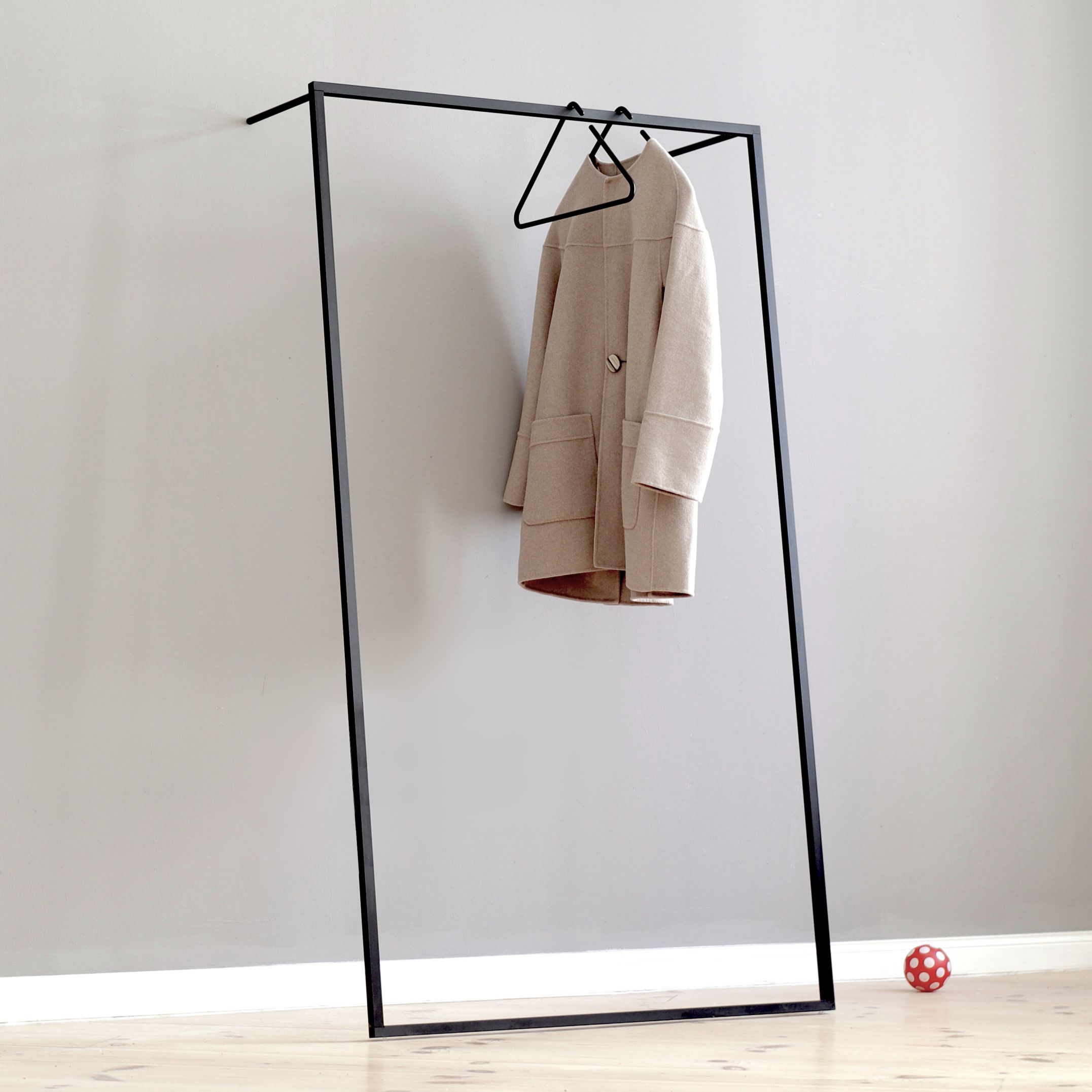 Leano Leaning wardrobe Roomsafari