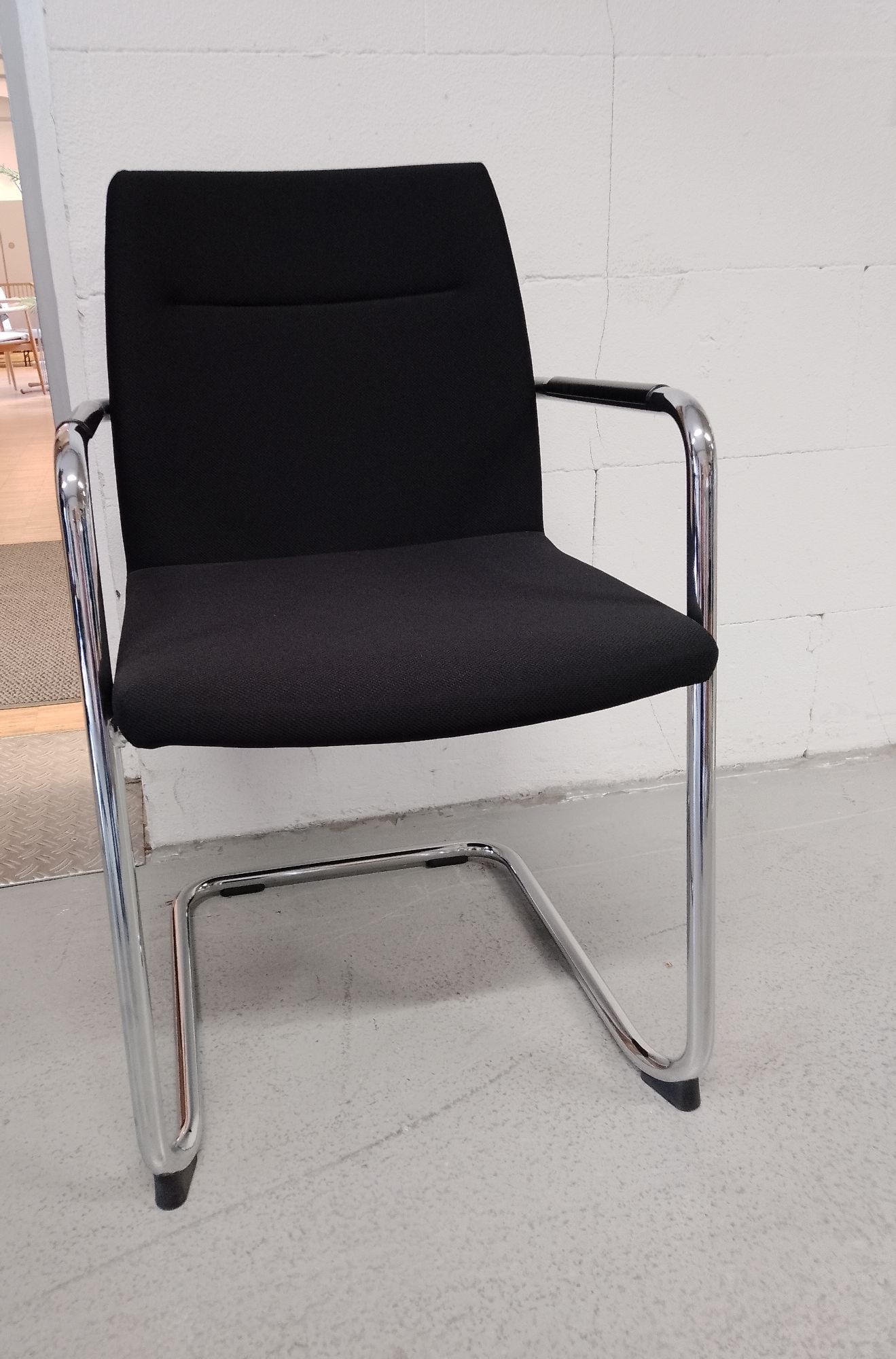 Paro 2 cantilever chair Wiesner Hager EXHIBITION PIECE / USED FURNITURE