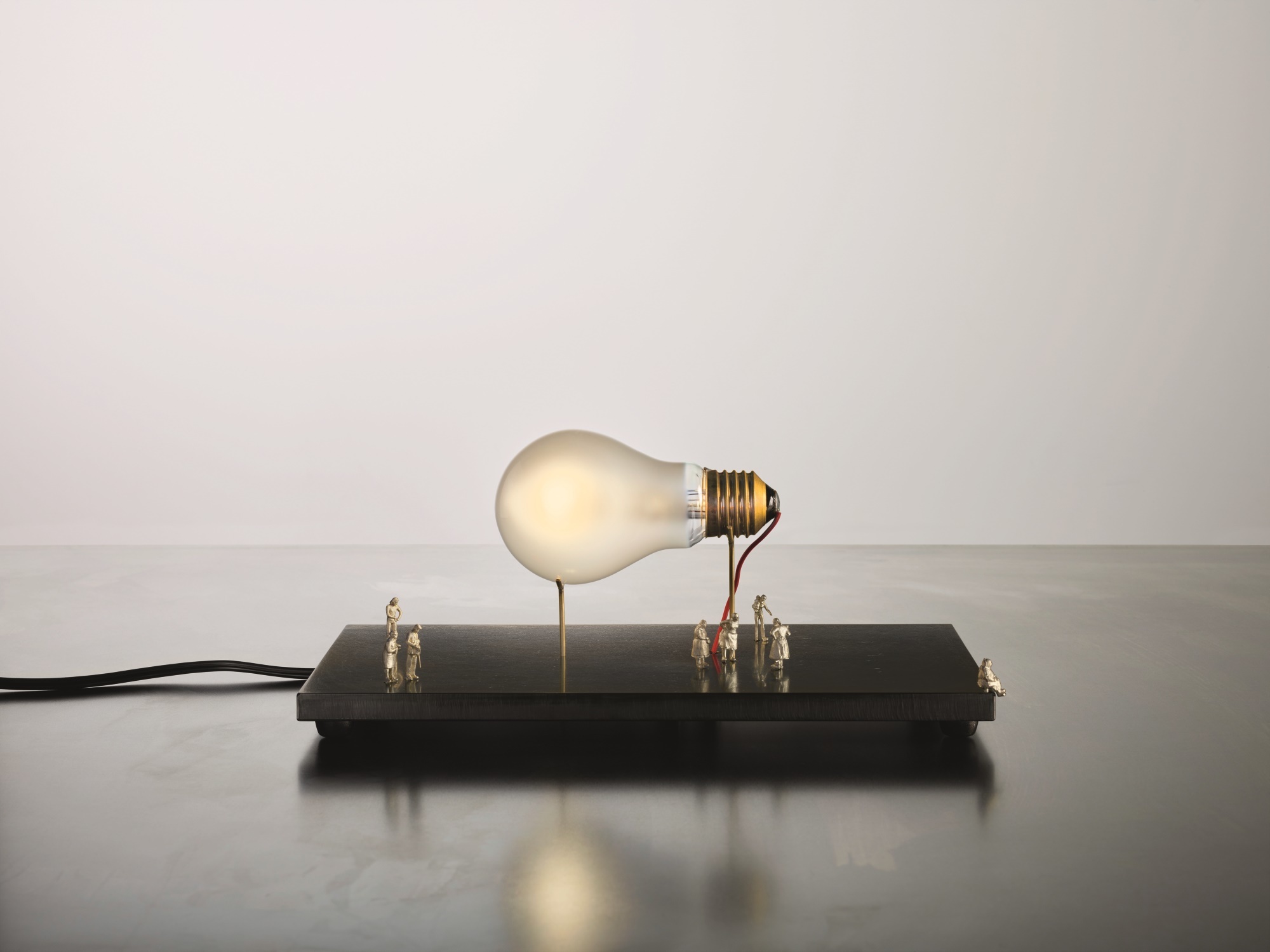 I Ricchi Poveri Monument for a Bulb table lamp Ingo Maurer