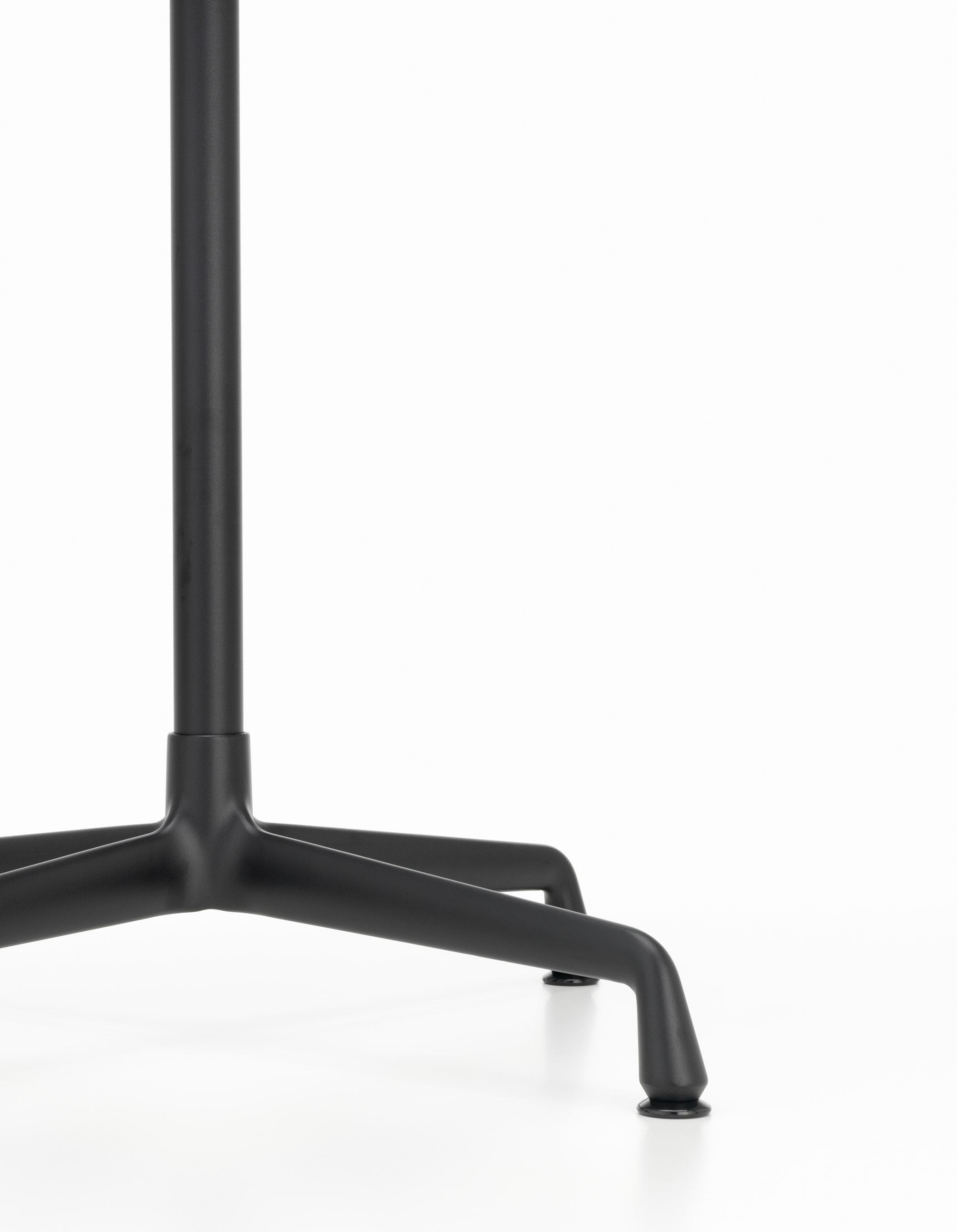 Eames Contract Table round Ø70 cm Vitra