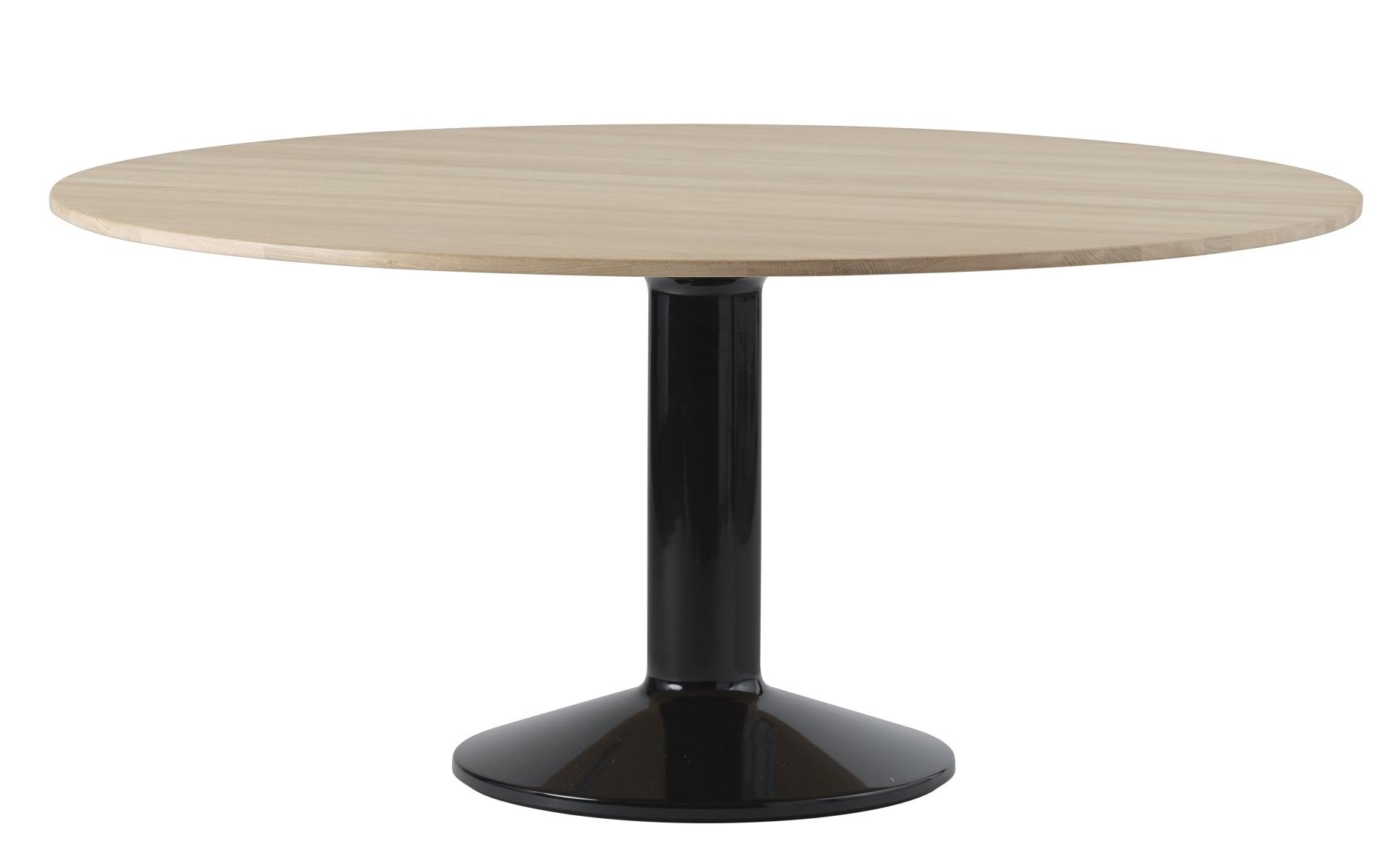 Muuto MIDST Table Esstisch mit runder, heller Tischplatte aus Holz und schwarzem, zylindrischem Fuß.