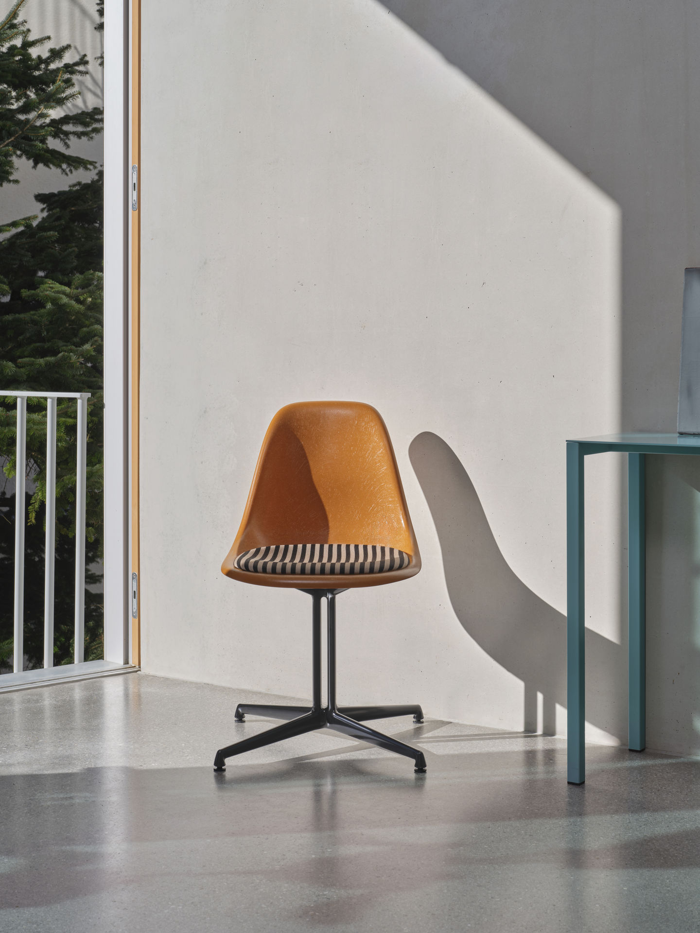 Eames Fibreglass Side Chair La Fonda Ochre Dark Vitra LIMITED EDITION VITRA 44041200 08 30 AA