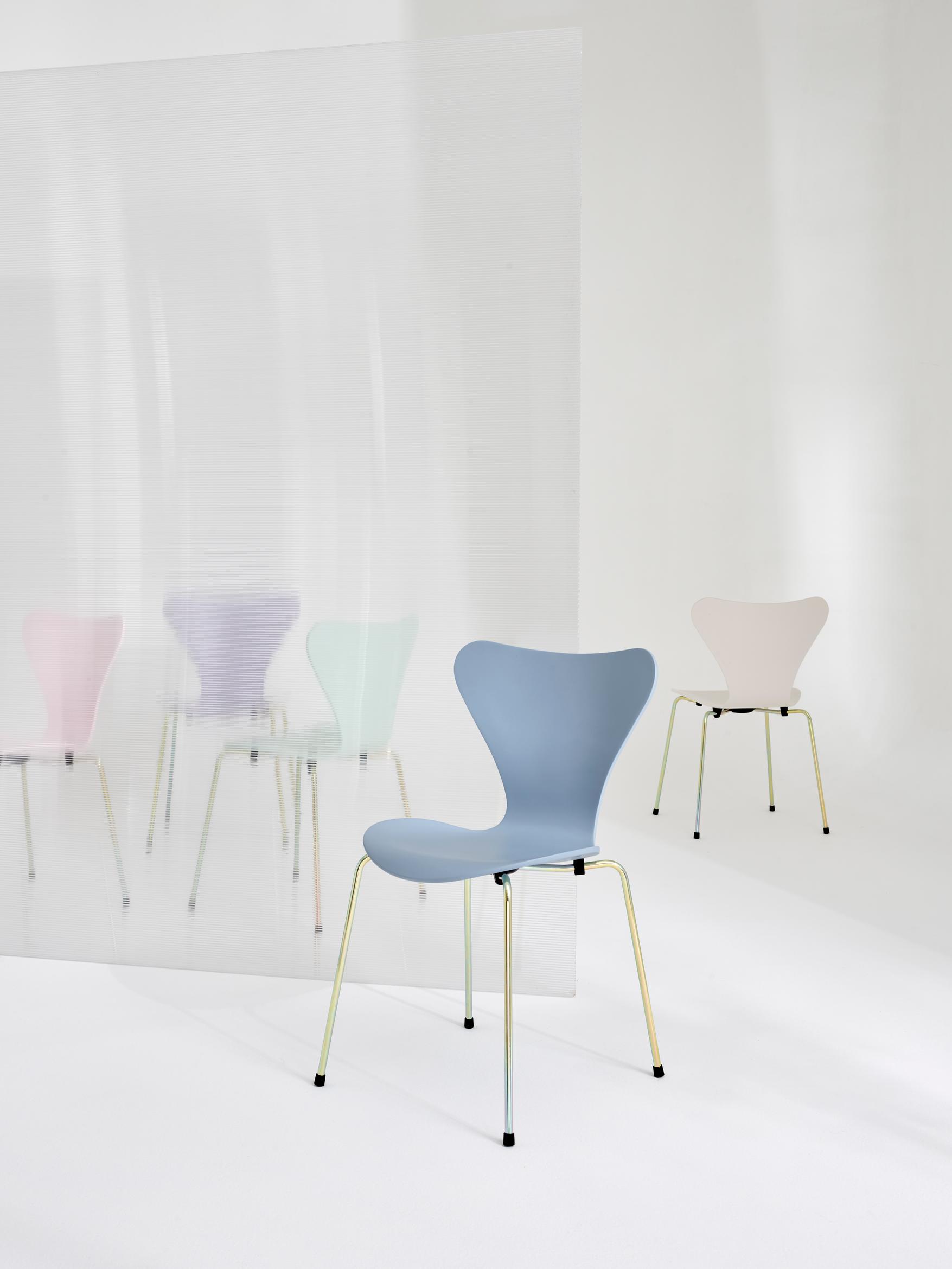Sevener / Series Chair 3107 Fritz Hansen Ever the Sevener LIMITED EDITION