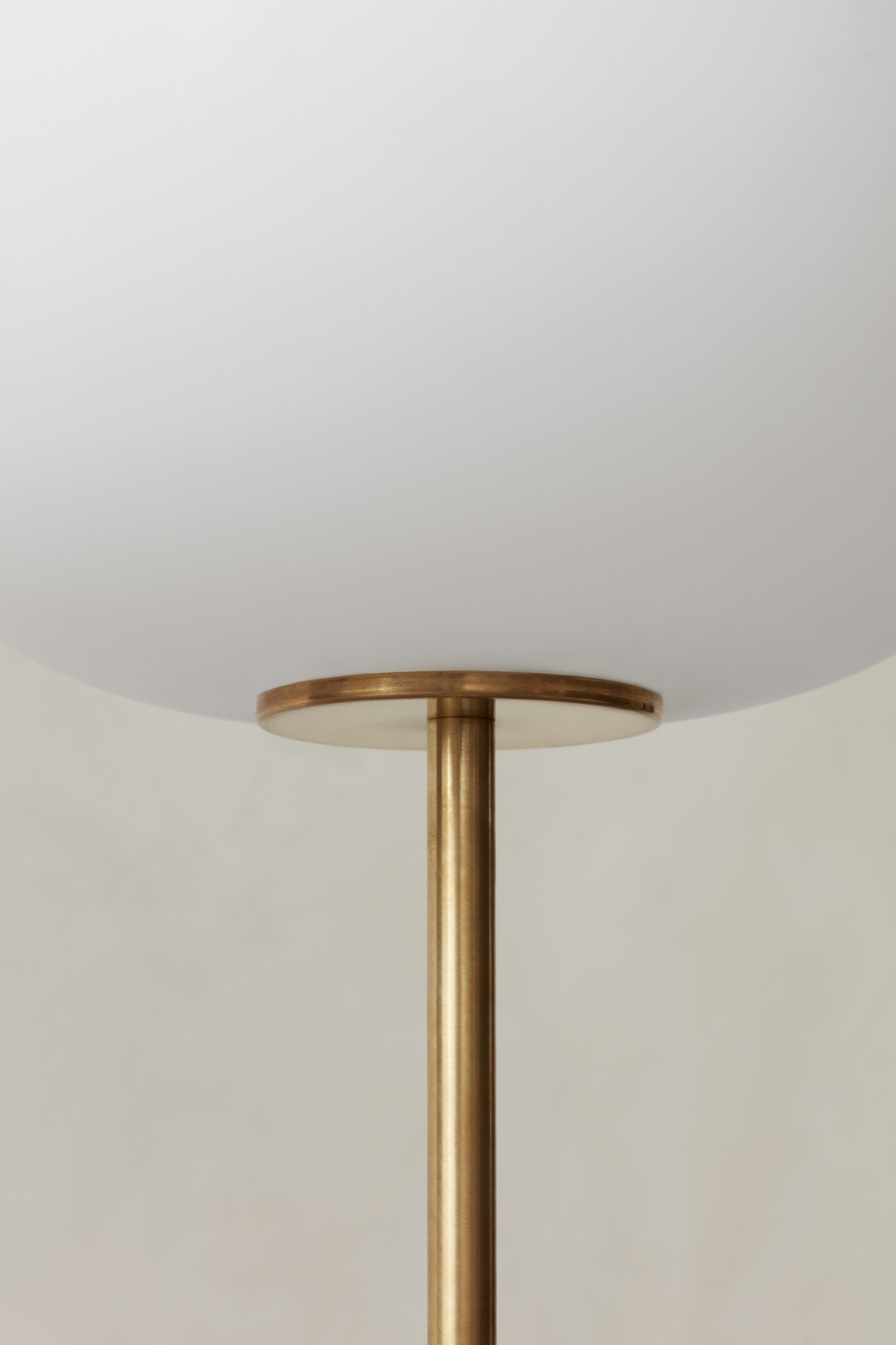 JWDA Floor lamp Audo Travertine - brushed brass
