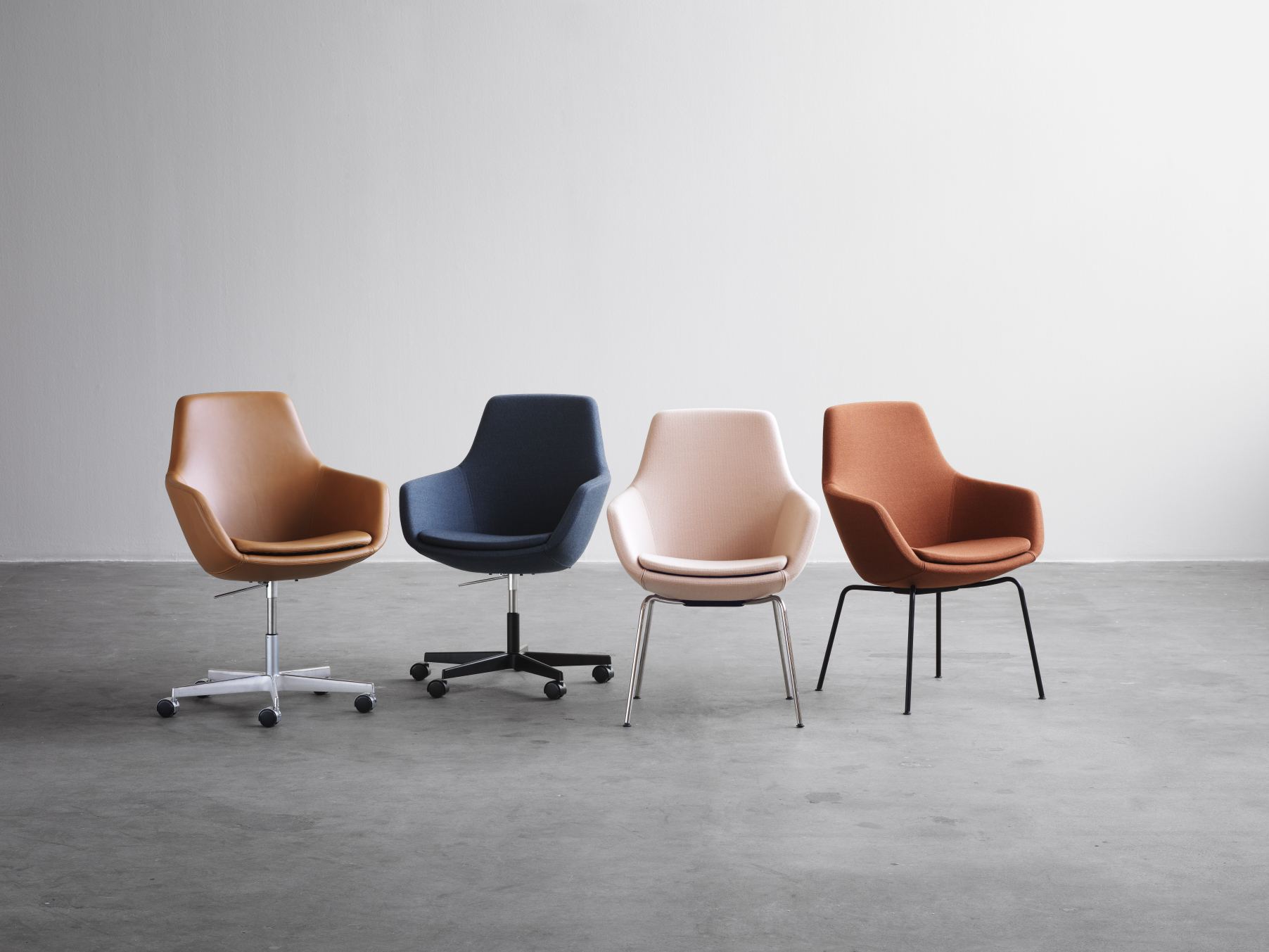 Little Giraffe Swivel Chair 3211 Fixed Cover Fritz Hansen  