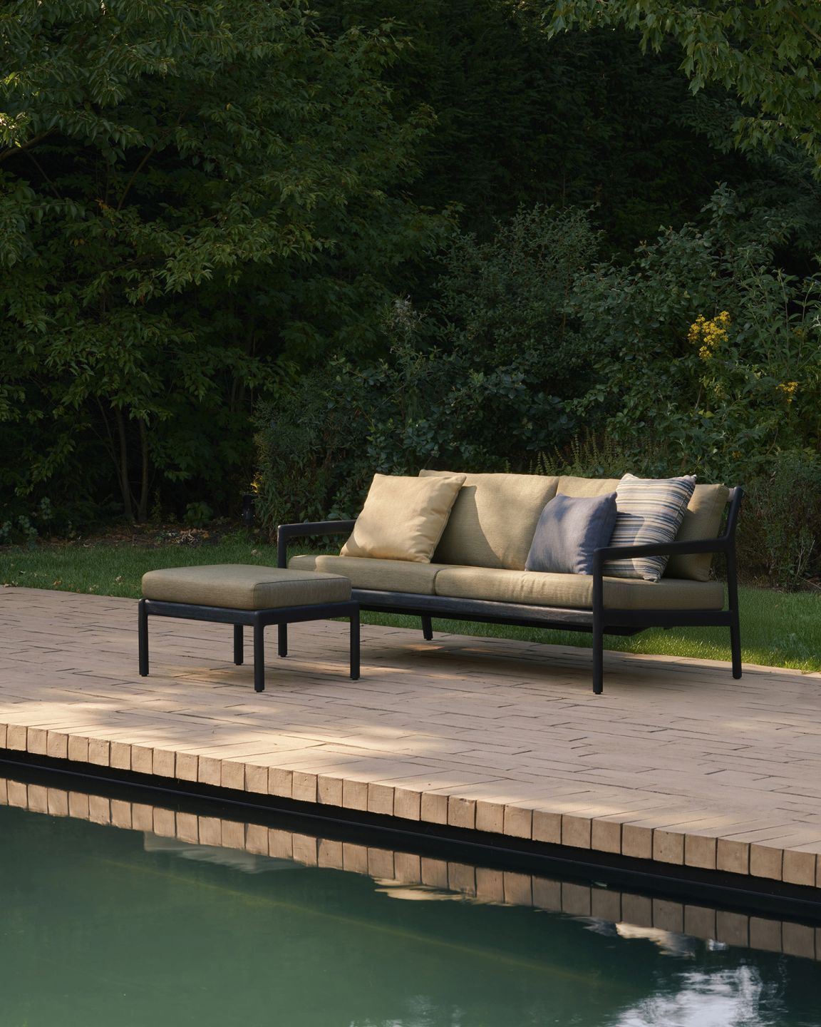 Jack Outdoor 2-seater sofa, teak, black lacquered, Burgundy Ethnicraft