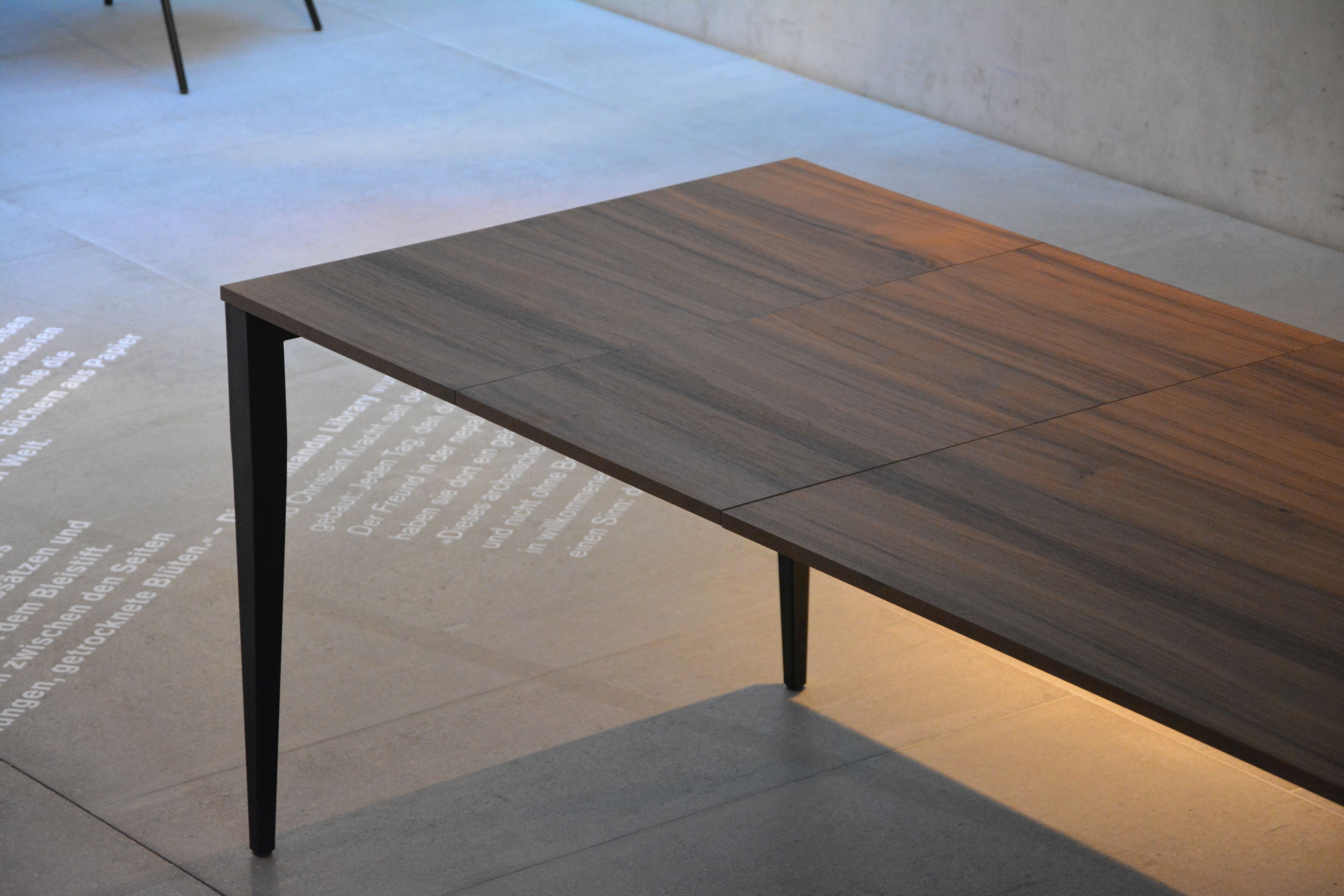 Jupiter Extending Table Jan Kurtz