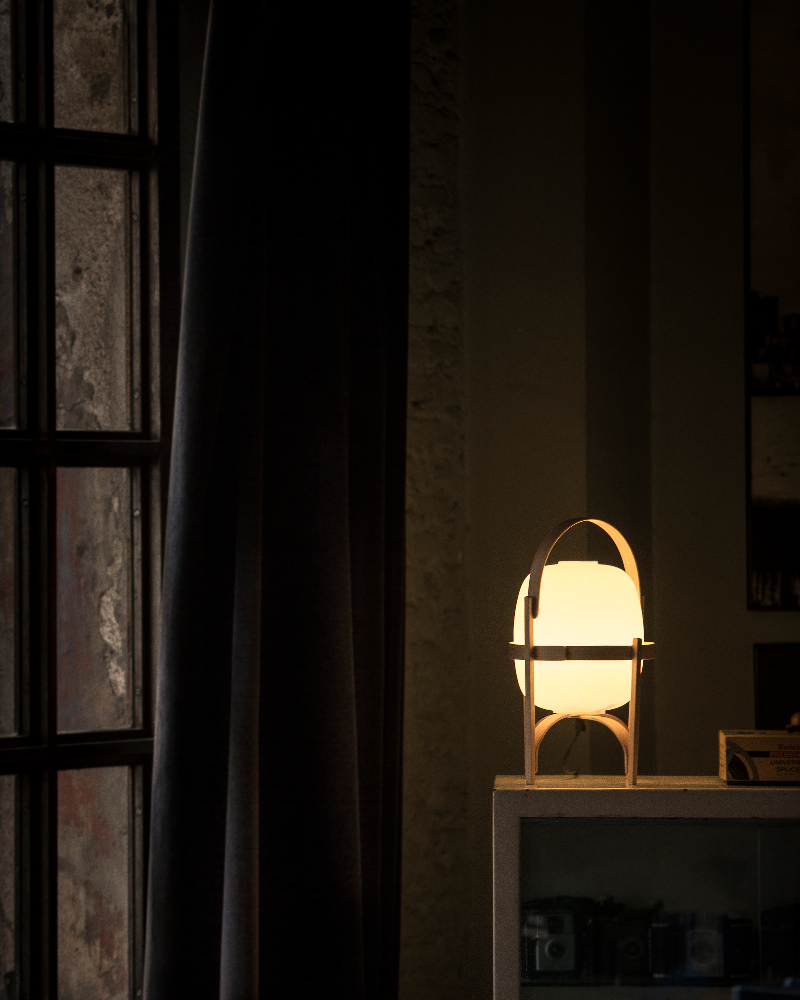 Cestita Table lamp / Table lantern Santa &amp; Cole Opal Glass Shade
