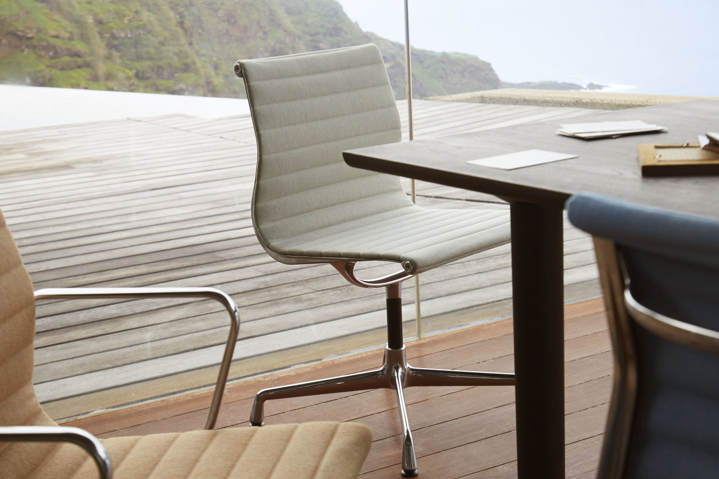 Aluminum Chair EA 104 / EA104 Chair Vitra