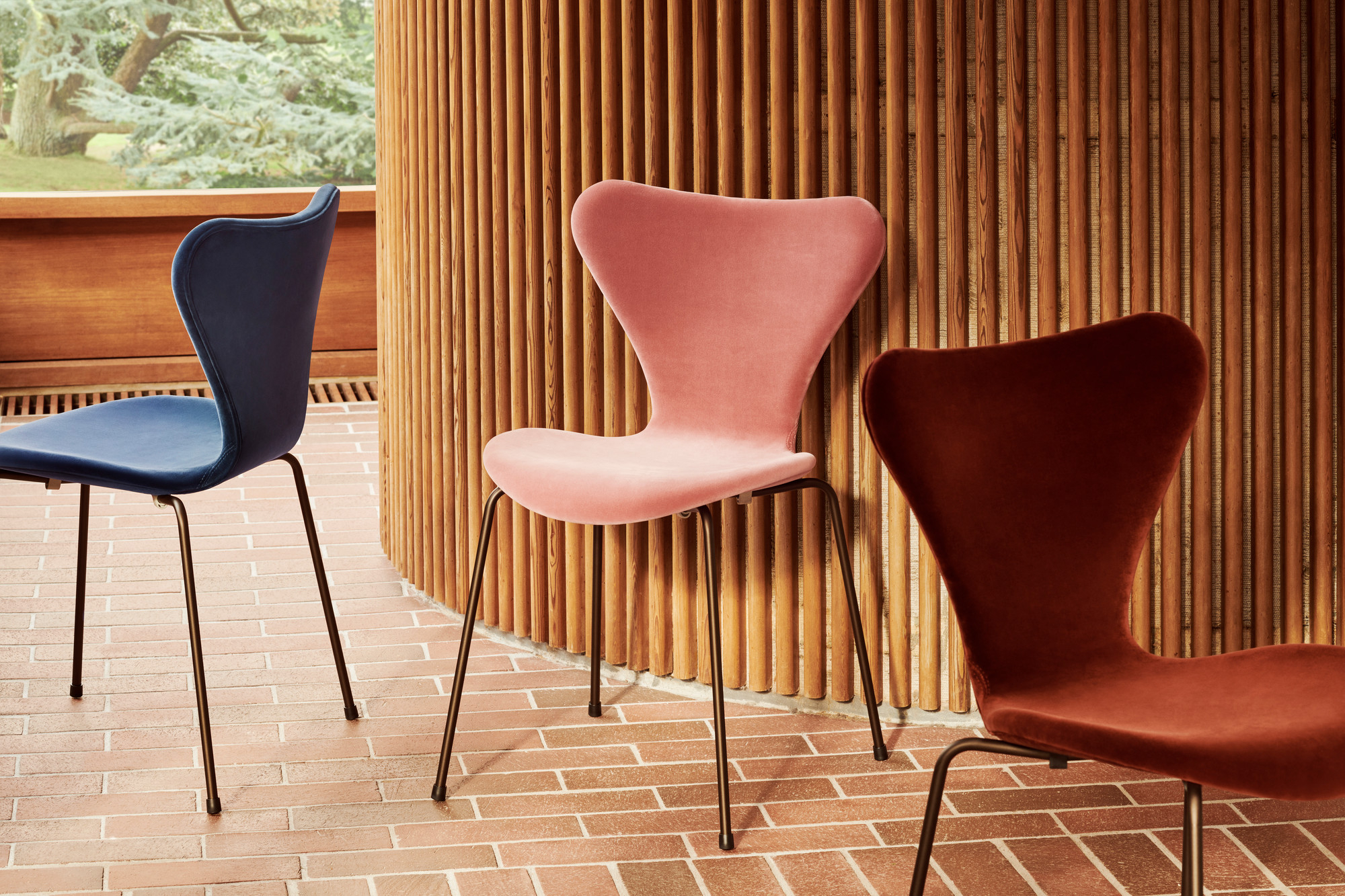 Series 7 3107 Belfast Chair fully upholstered Fritz Hansen autumn red