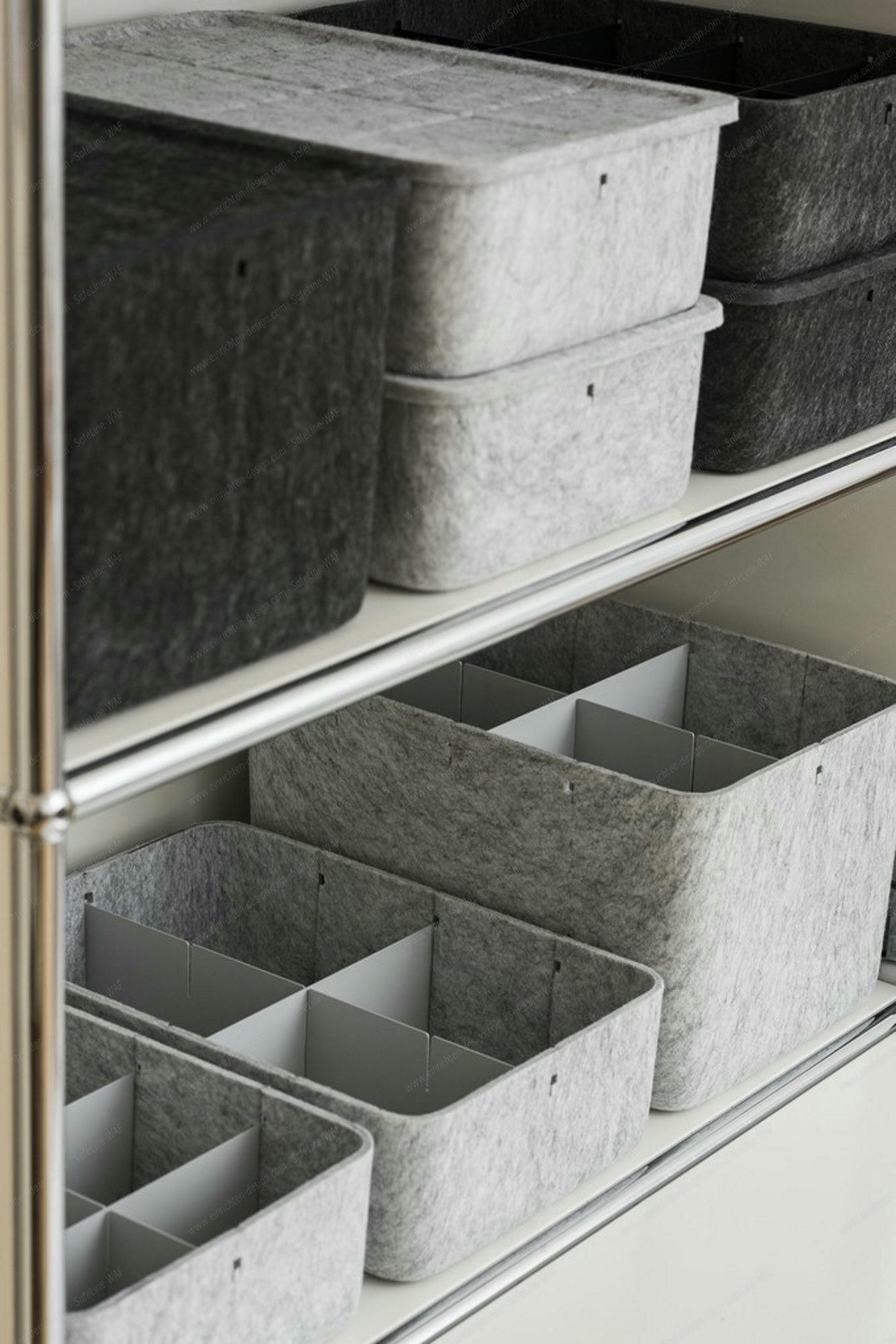 USM Haller Inos Box, hellgrau, hoch, mit Fächern, zur Aufbewahrung im USM Möbelbausystem.