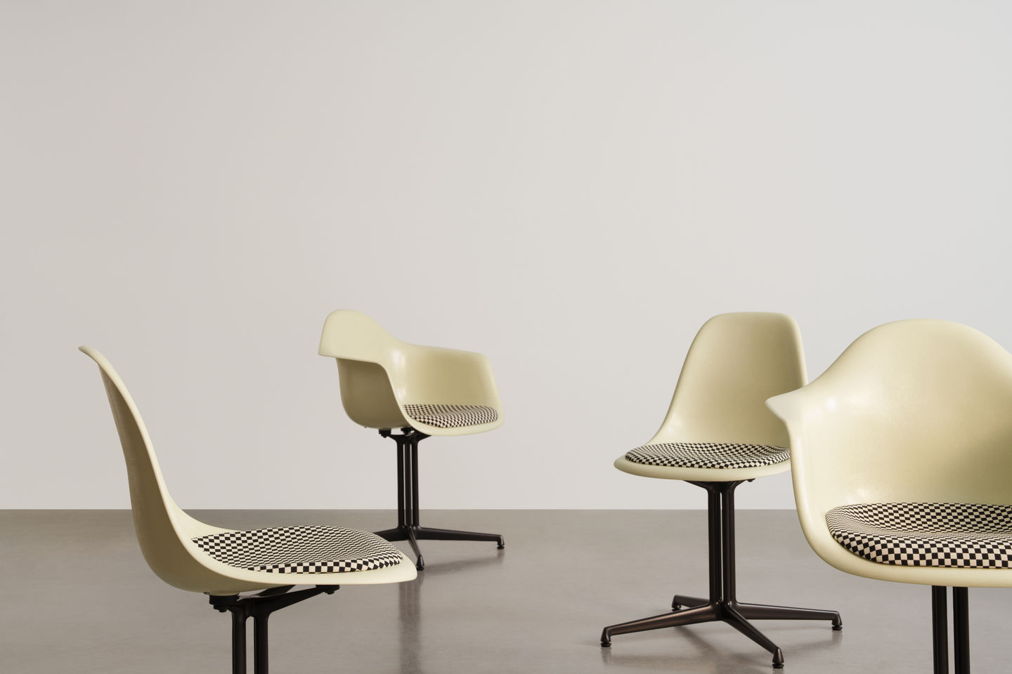 Eames Plastic Arm Chair DAL with seat cushion Vitra