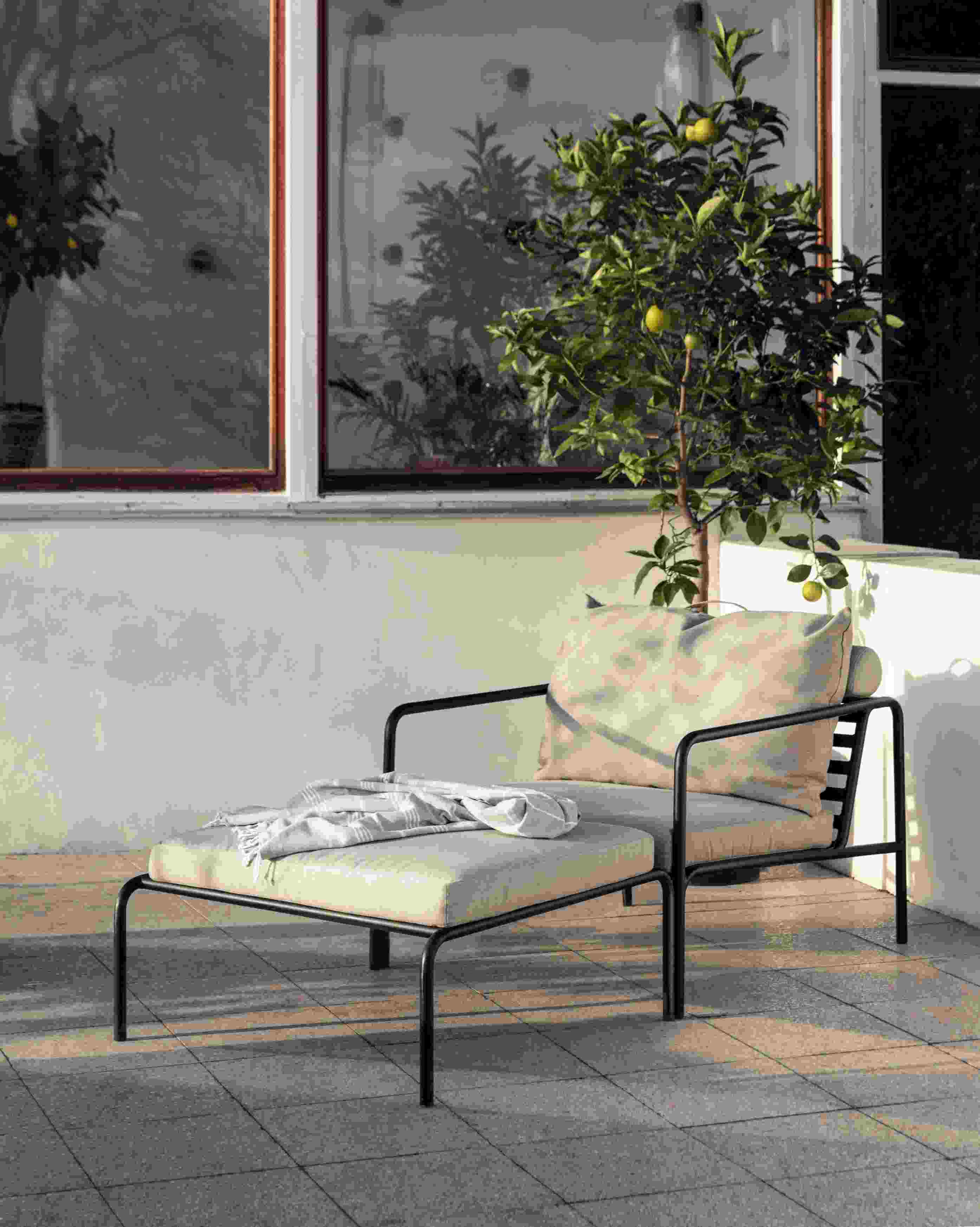 Avon Ottoman Outdoor Houe 