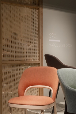 520 P Upholstered chair Thonet