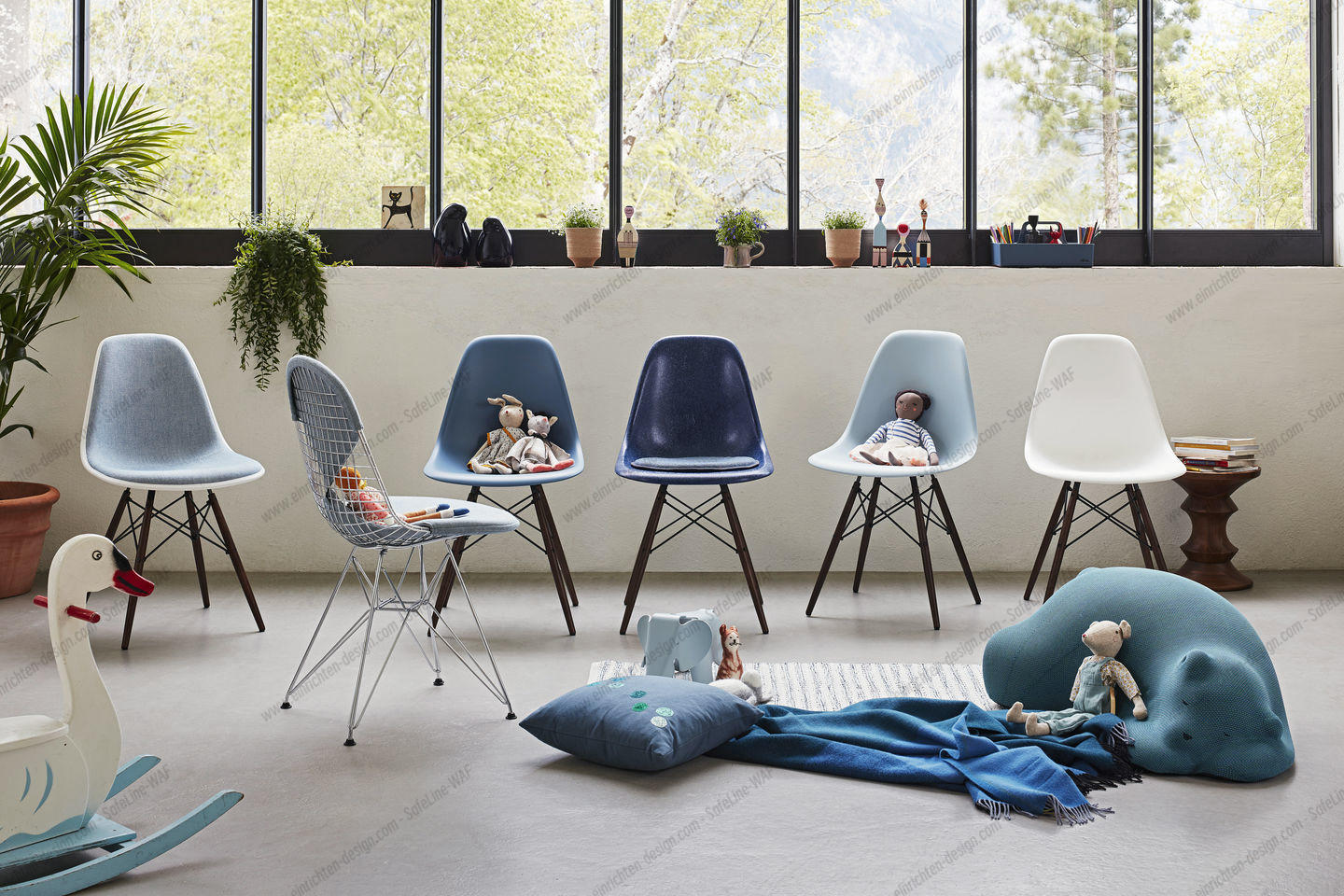 Eames Plastic Side Chair DSW Chair Vitra Maple yellowish-Deep black