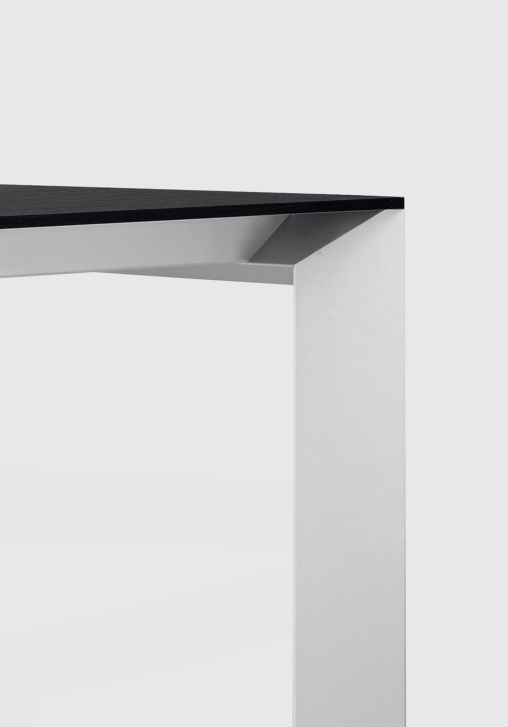 Nori dining table Kristalia