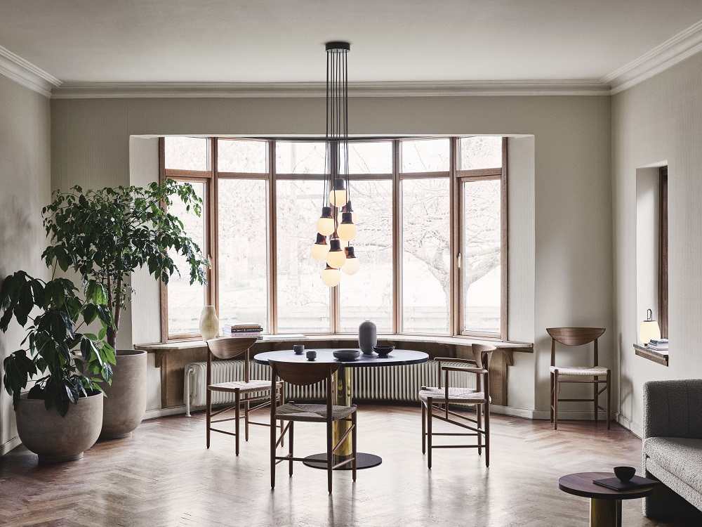 Drawn HM4 Chair with Armrests AndTradition