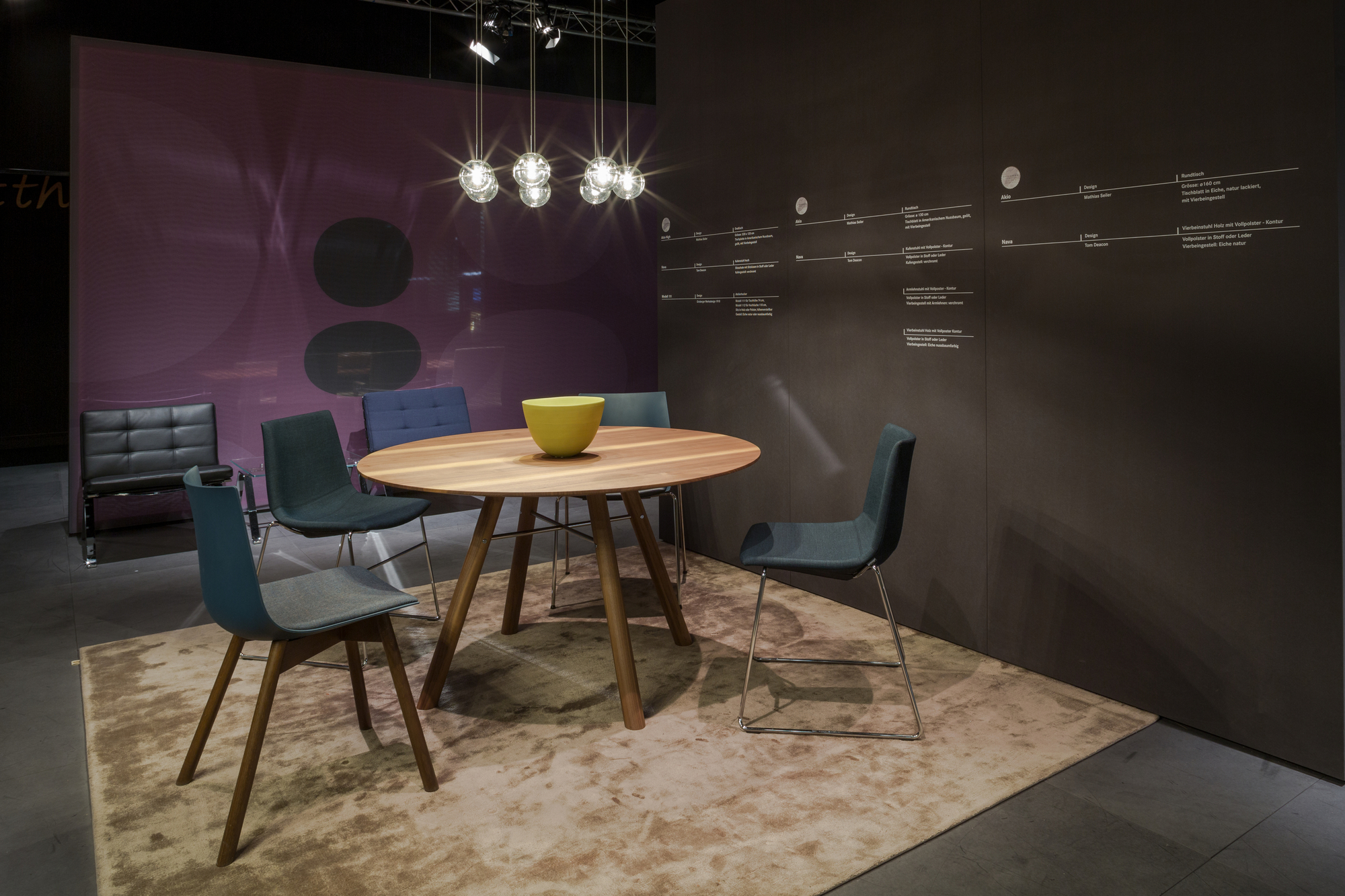 Akio Round table Girsberger