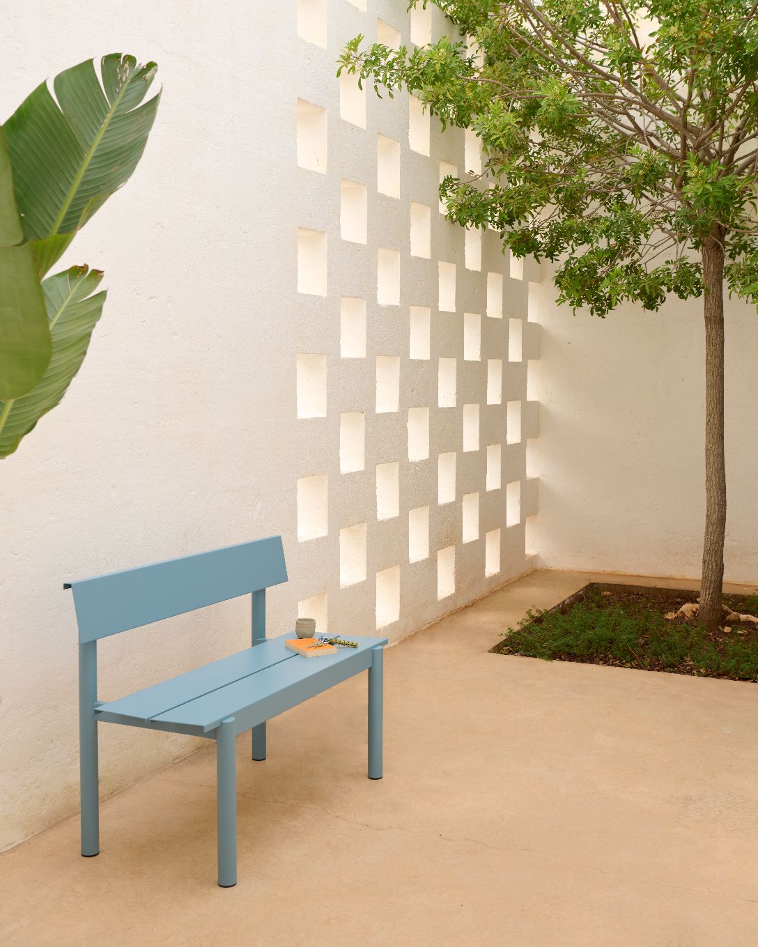 Linear Steel Bench Outdoor bench with backrest 110x34 cm Muuto 