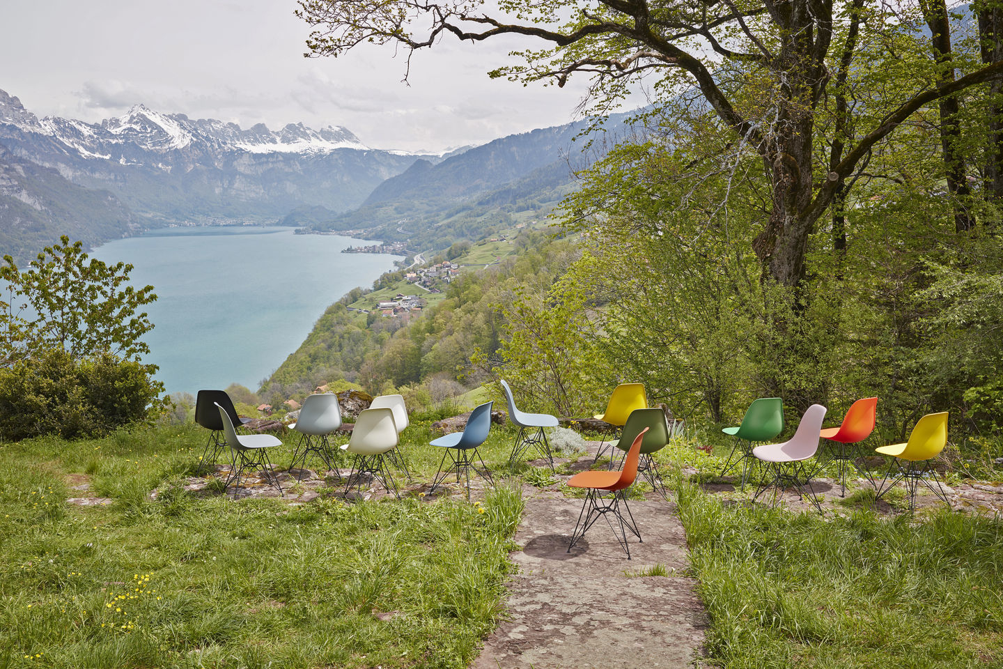 Eames Plastic Arm Chair DAR Chair Vitra Black - Rust orange
