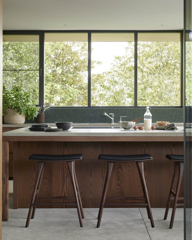 Osso Counter Stool Bar stool with seat cushion leather black Ethnicraft 