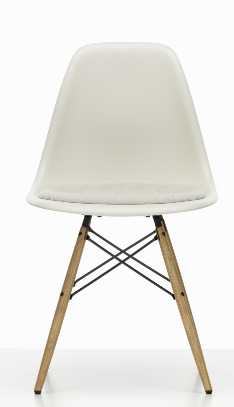 Eames Fibreglass Chair DSW Chair with seat cushion Vitra