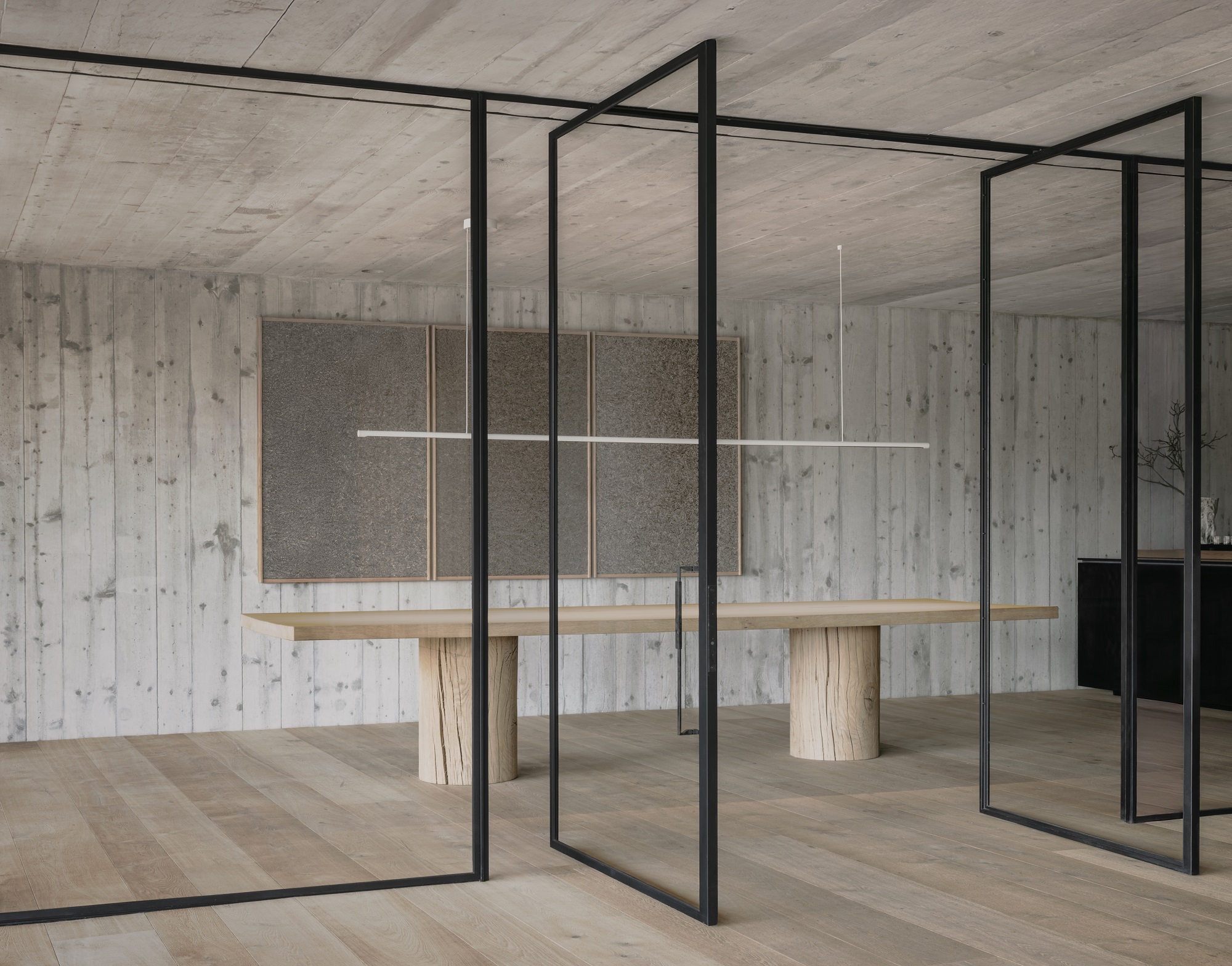 Moderne w181 S2 Linier Pro Pendelleuchte von wästberg über Esstisch in minimalistischem Interieur.