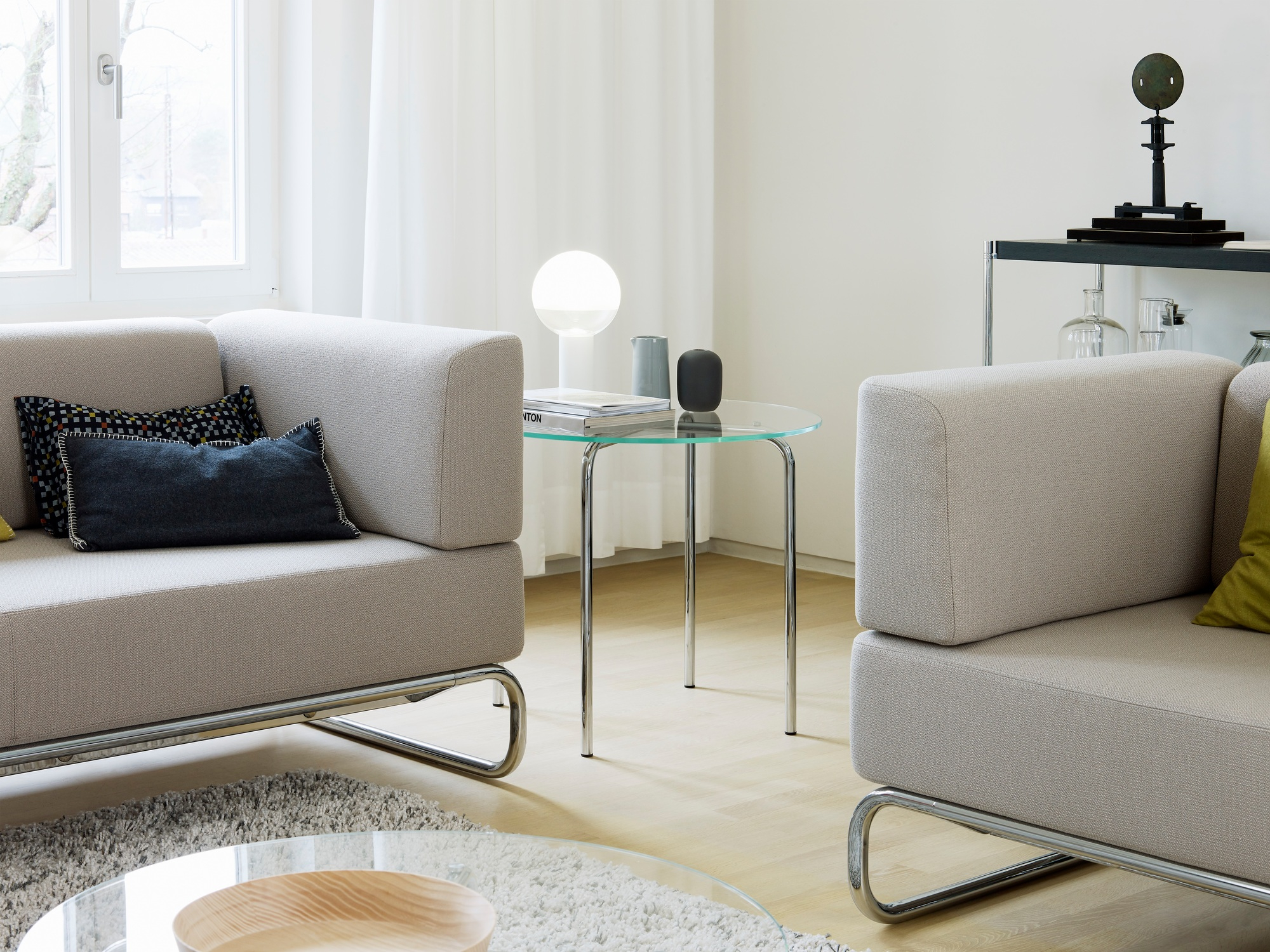 MR 515 Side table Thonet