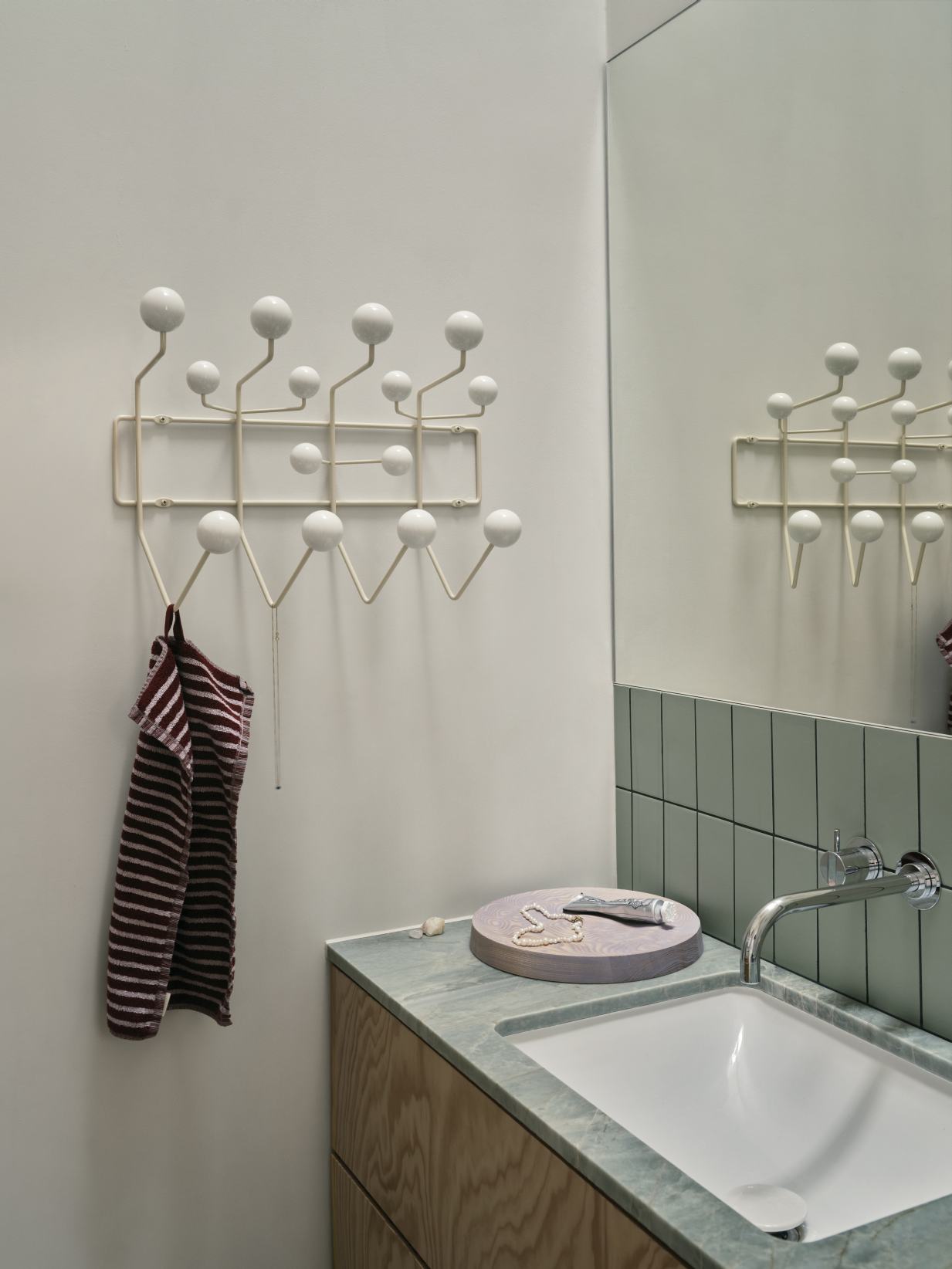 Eames Hang it all coat rack warm white Vitra 