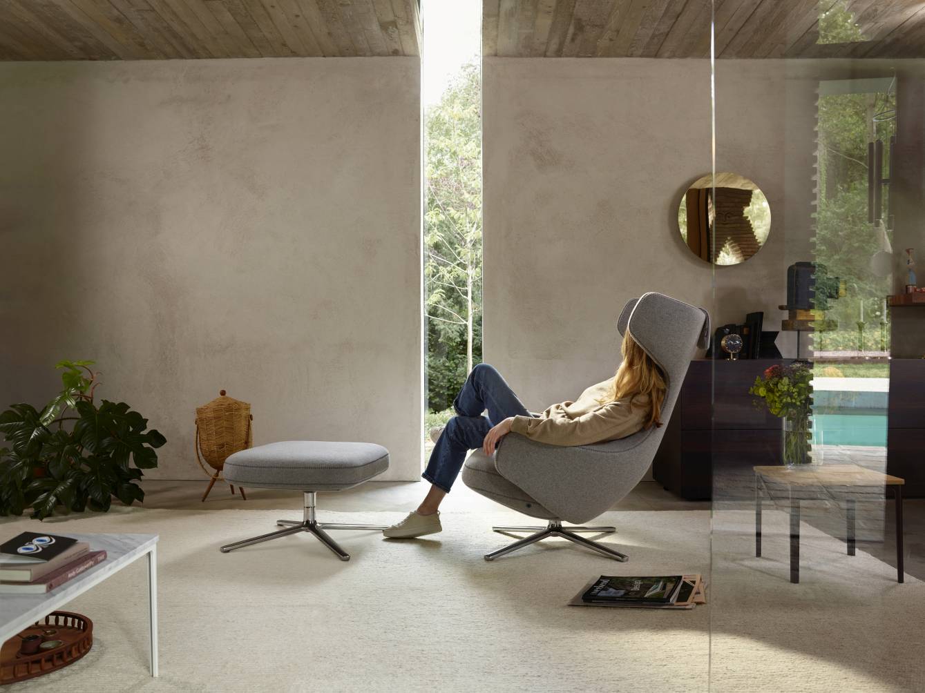 Grand Repos Armchair + Ottoman Vitra Polished Nubia Ivory / Pearl
