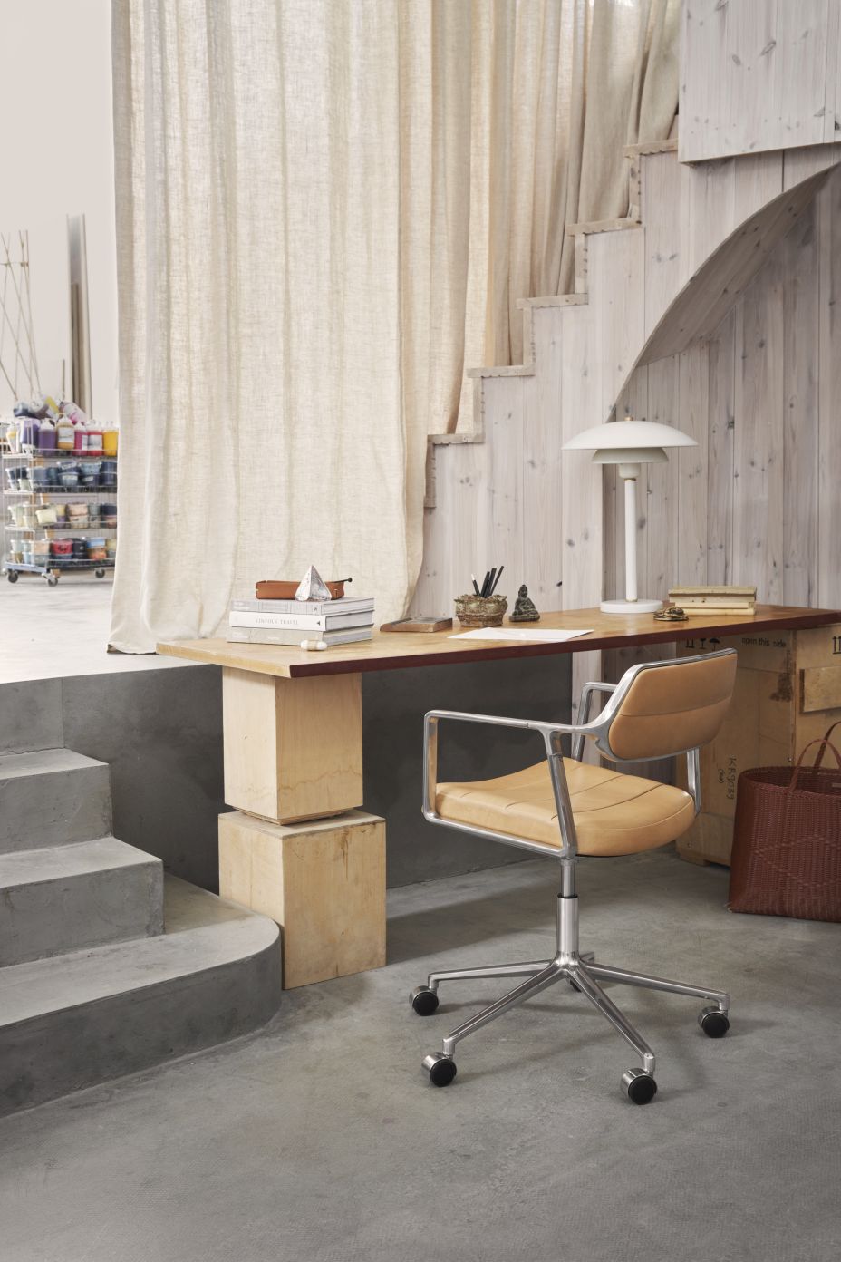 VIPP453 Swivel+ Chair with gliders black leather / polished aluminum frame Vipp VIPP453 Swivel+ Chair with gliders black leather / polished aluminum frame Vipp