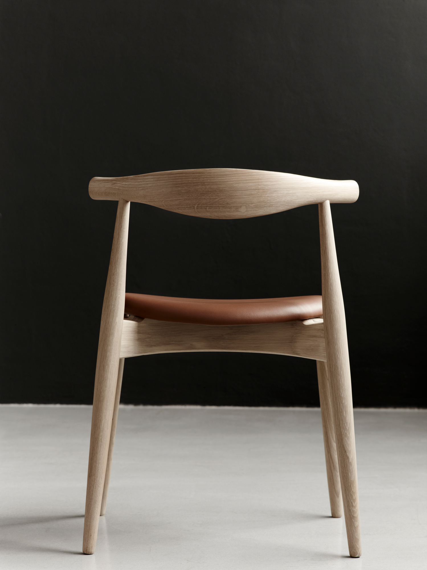 CH20 Elbow Chair upholstered Carl Hansen &amp; Søn frame oak soaped seat leather thor 325