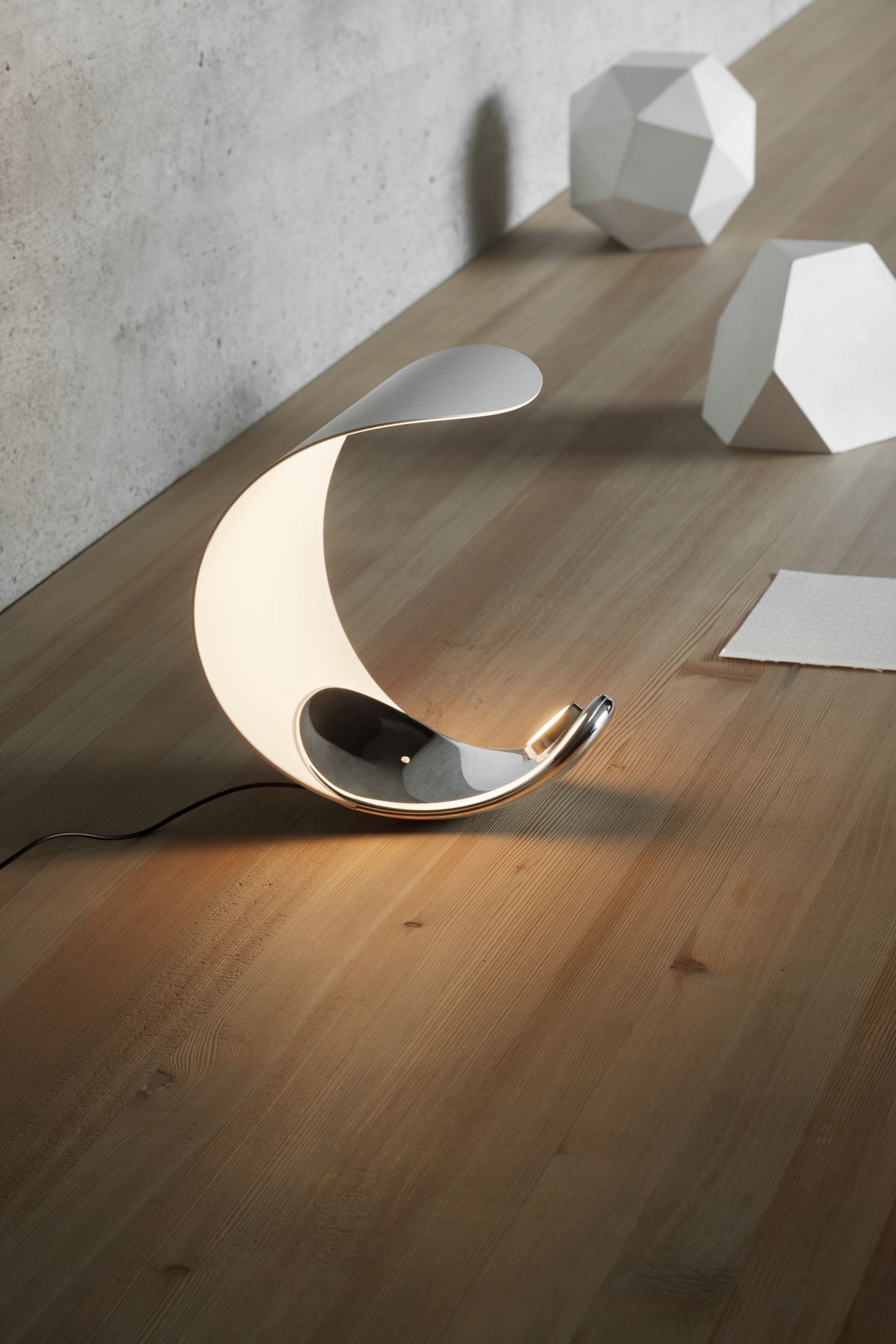D76 Curl Table Lamp Luceplan