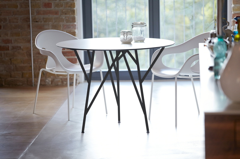 Astwerk outdoor dining table Jan Kurtz