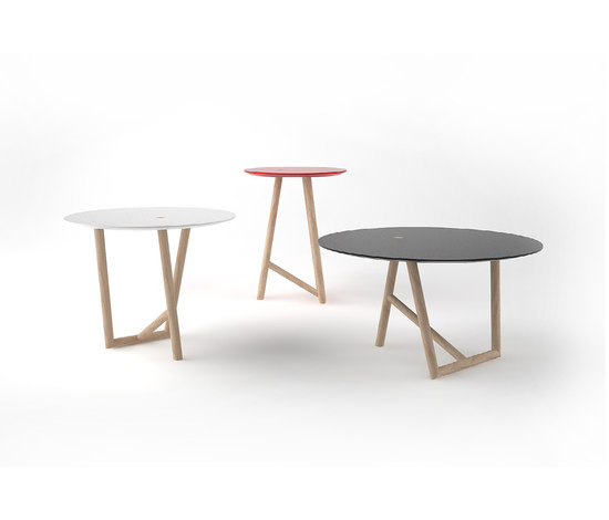 Klara Table Ø 84 cm Corian top Moroso