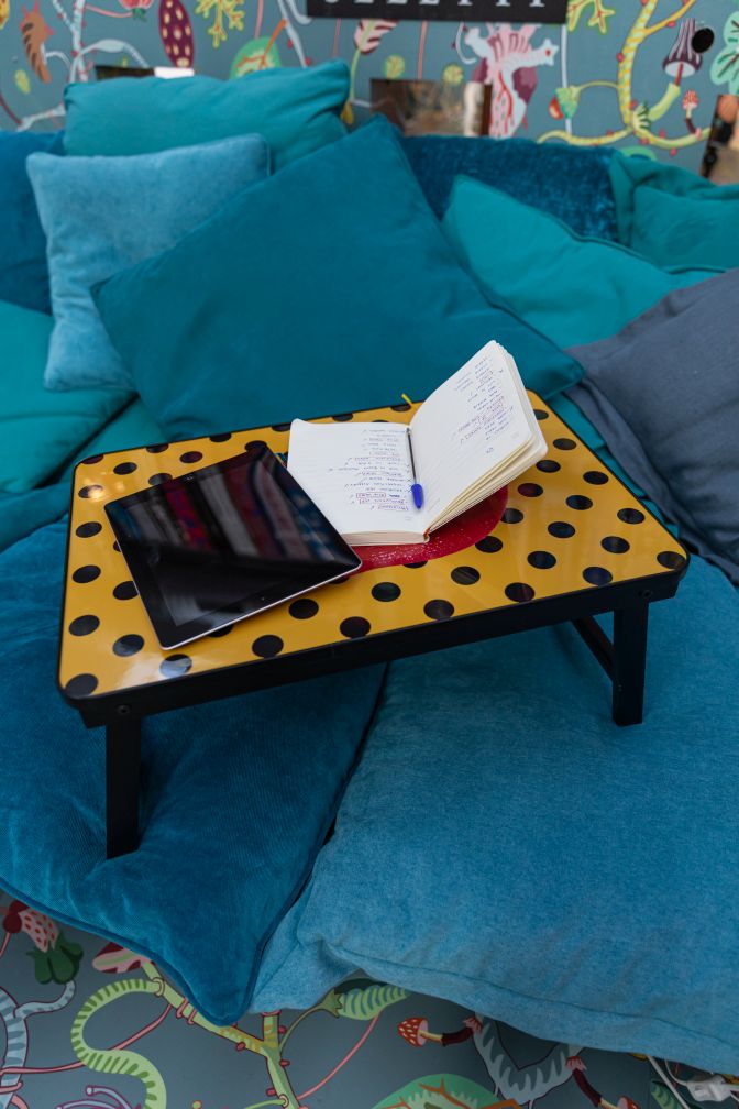 Toiletpaper Sofa Tray Foldable Seletti