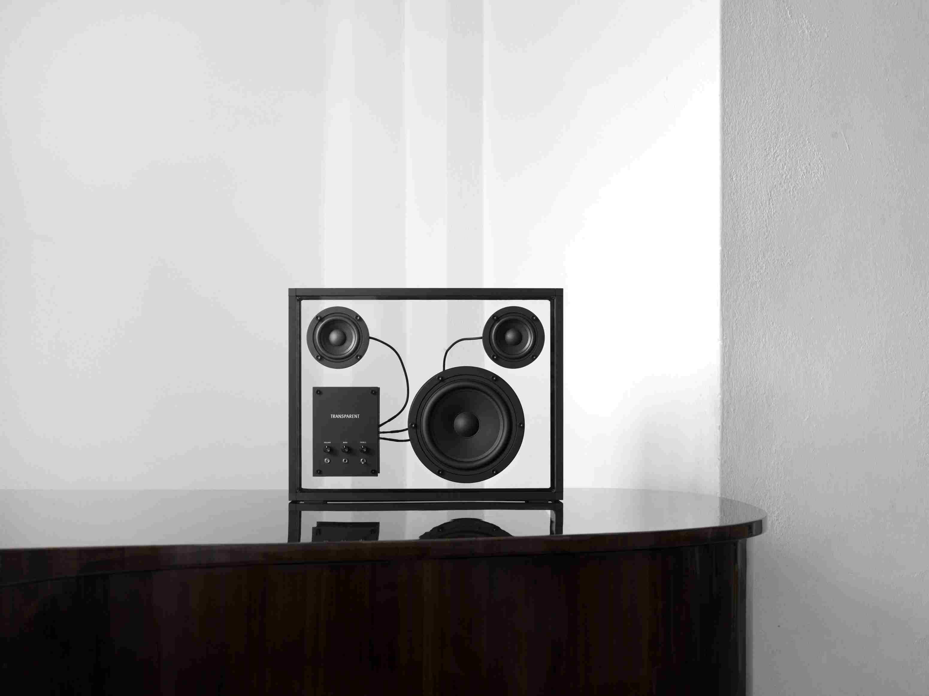 Transparent loudspeaker Transparent