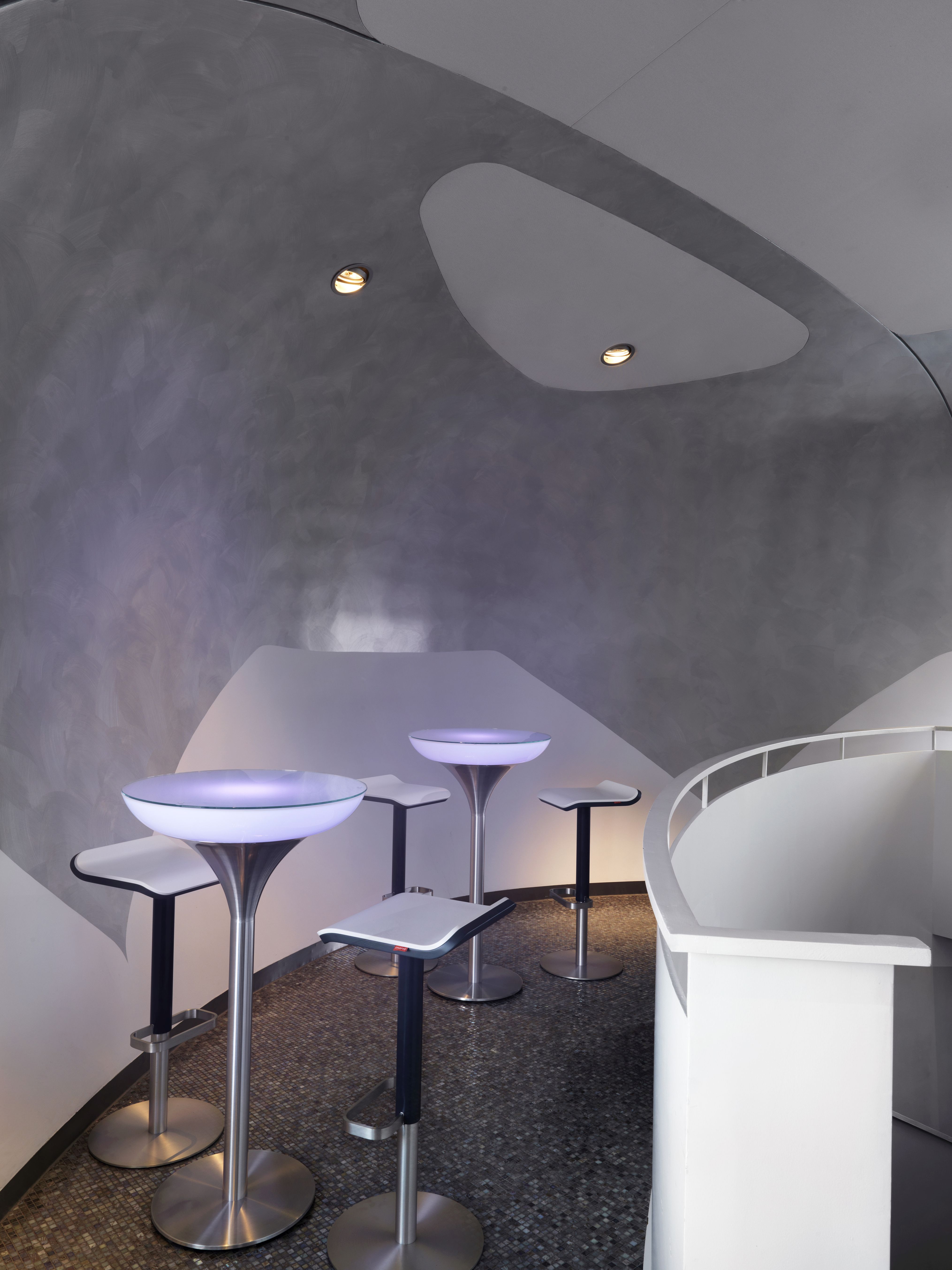 ED height-adjustable bar stool Moree