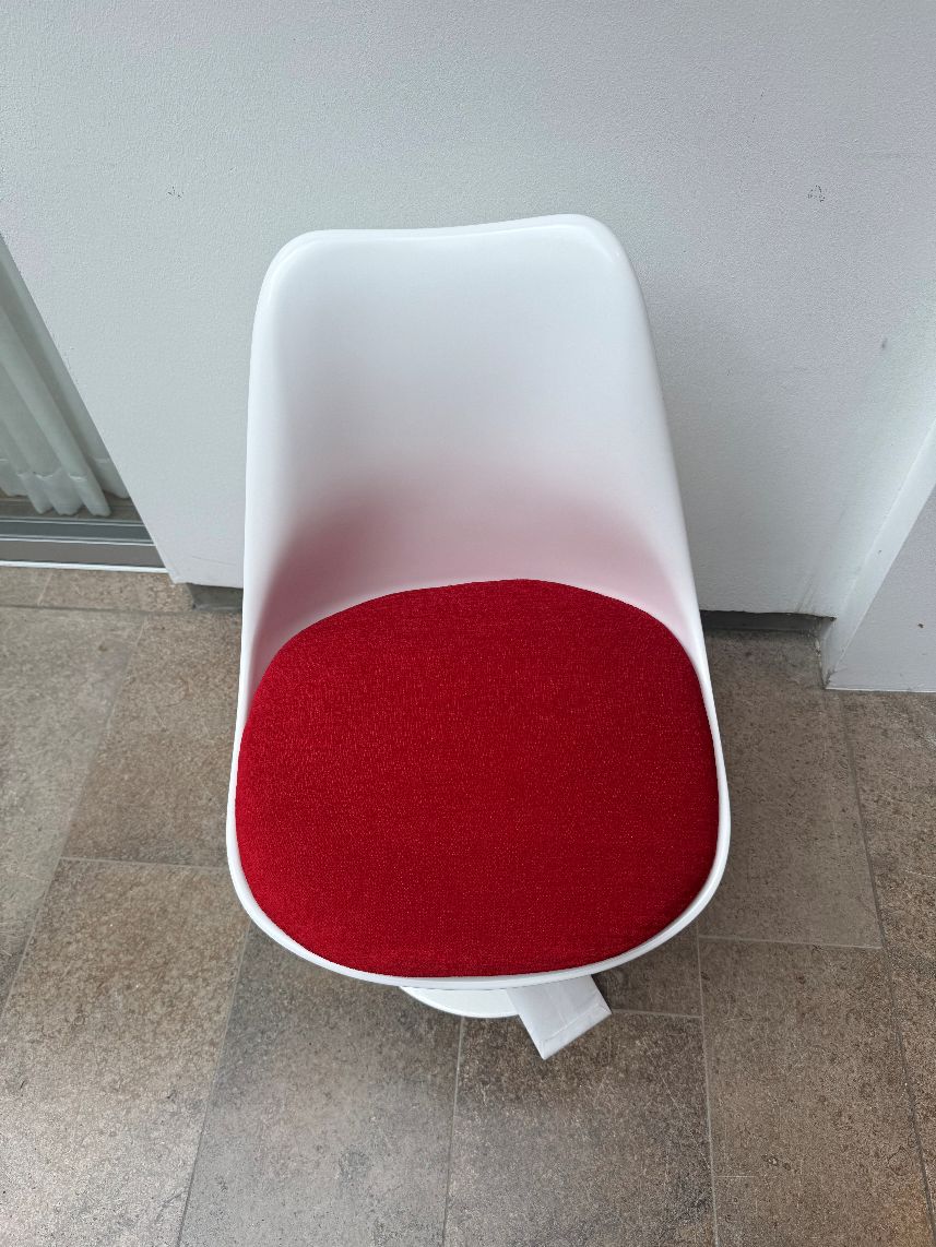 Tulip Chair swivel chair Knoll International EXHIBITION PIECE