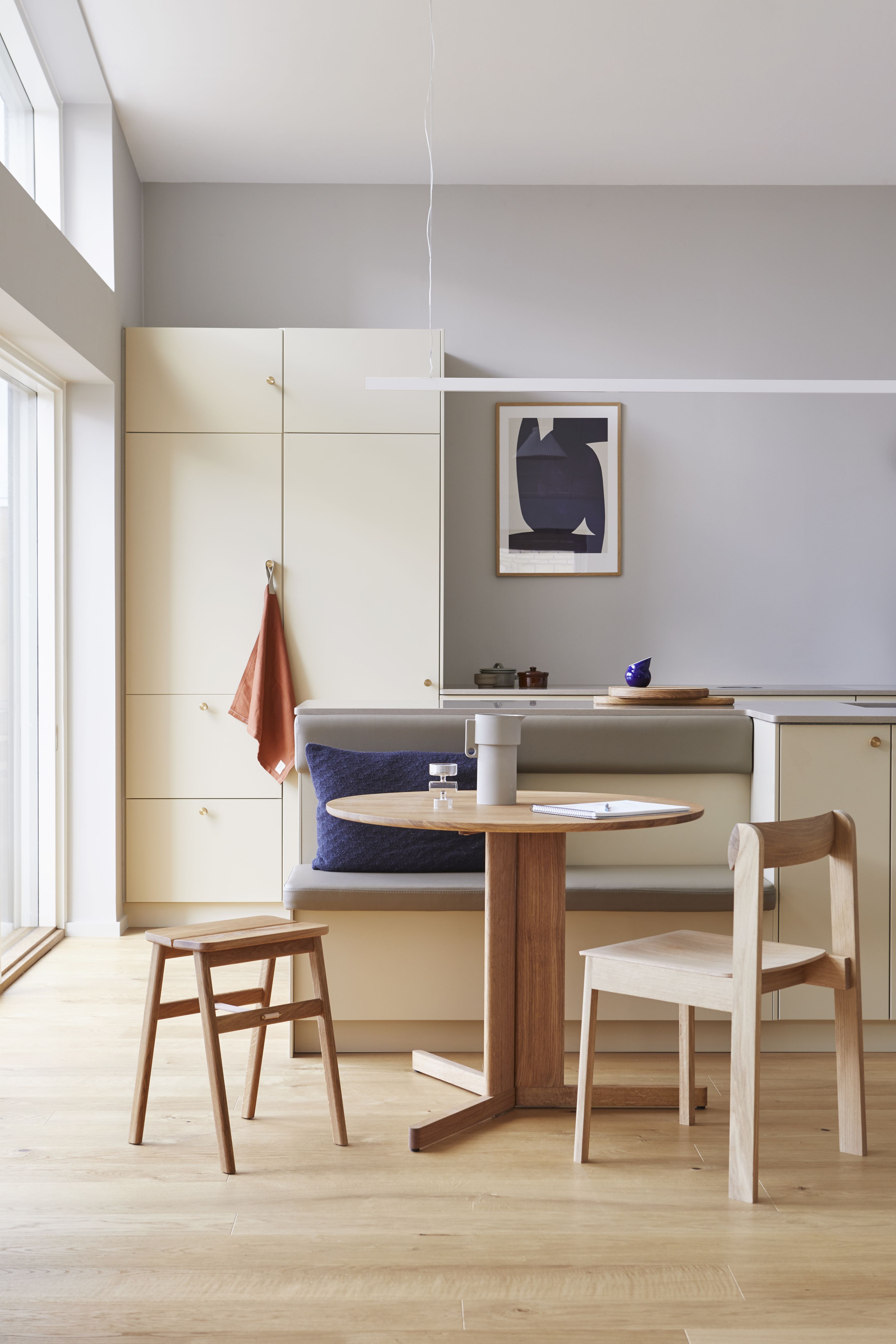 Trefoil Table Ø 75 Oak Form & Refine