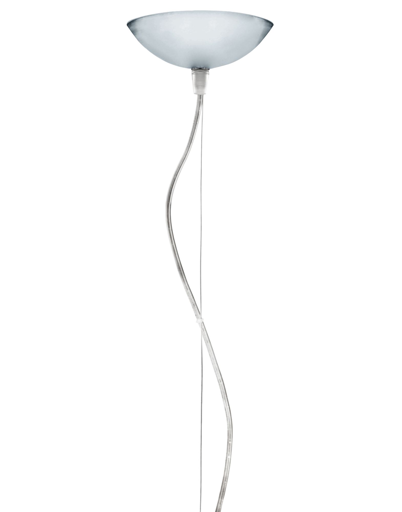 Nahaufnahme der Kartell Fly Pendelleuchte in Metallic, modernes Design für Wohnzimmer und Esszimmer.