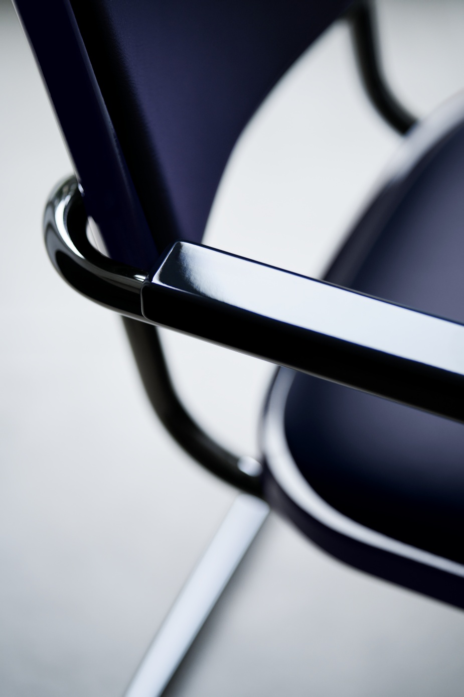 JS. Thonet by Jil Sander S 64 P / S64P cantilever chair Thonet