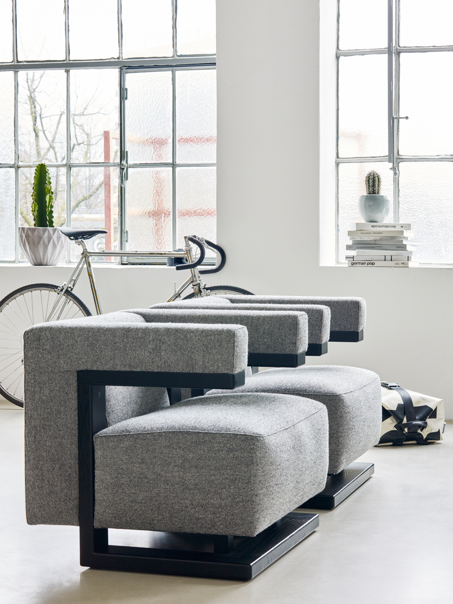 Gropius F51 Armchair Bauhaus Reedition Tecta Hallingdal 130 Grey / solid oak frame