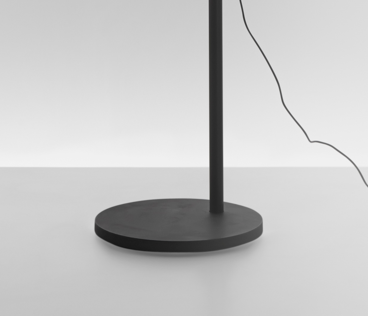 Demetra Reading Floor floor lamp "base plate" (Part 1 from 2) - black matt Artemide