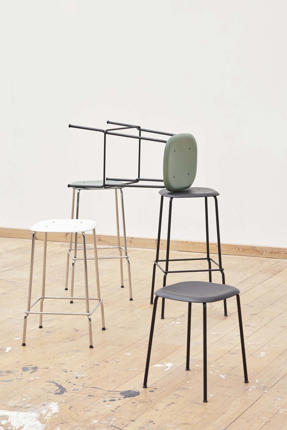 Soft Edge 75 Stool Hay