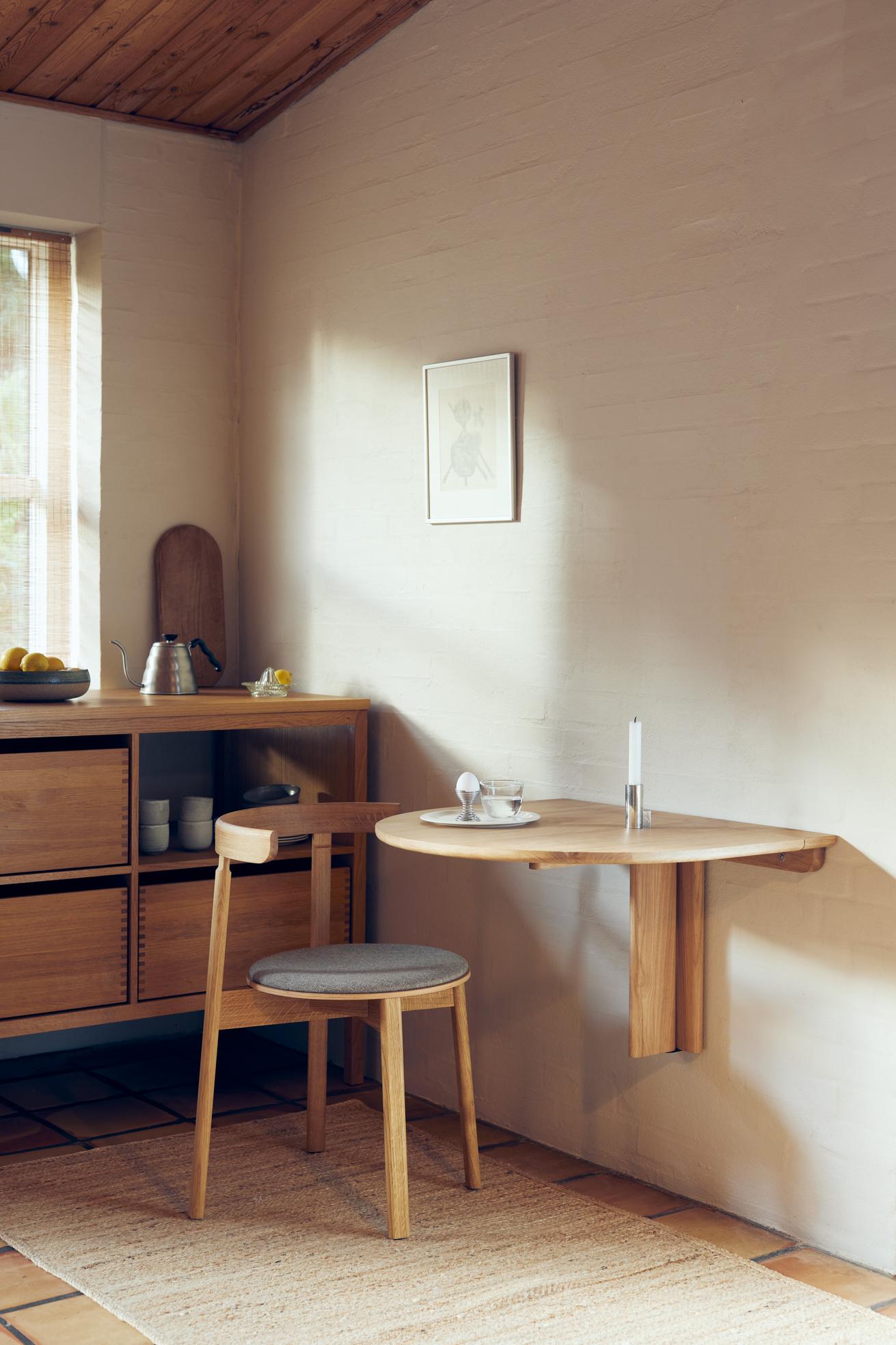 Lunar chair oak with seat cushion Form & Refine