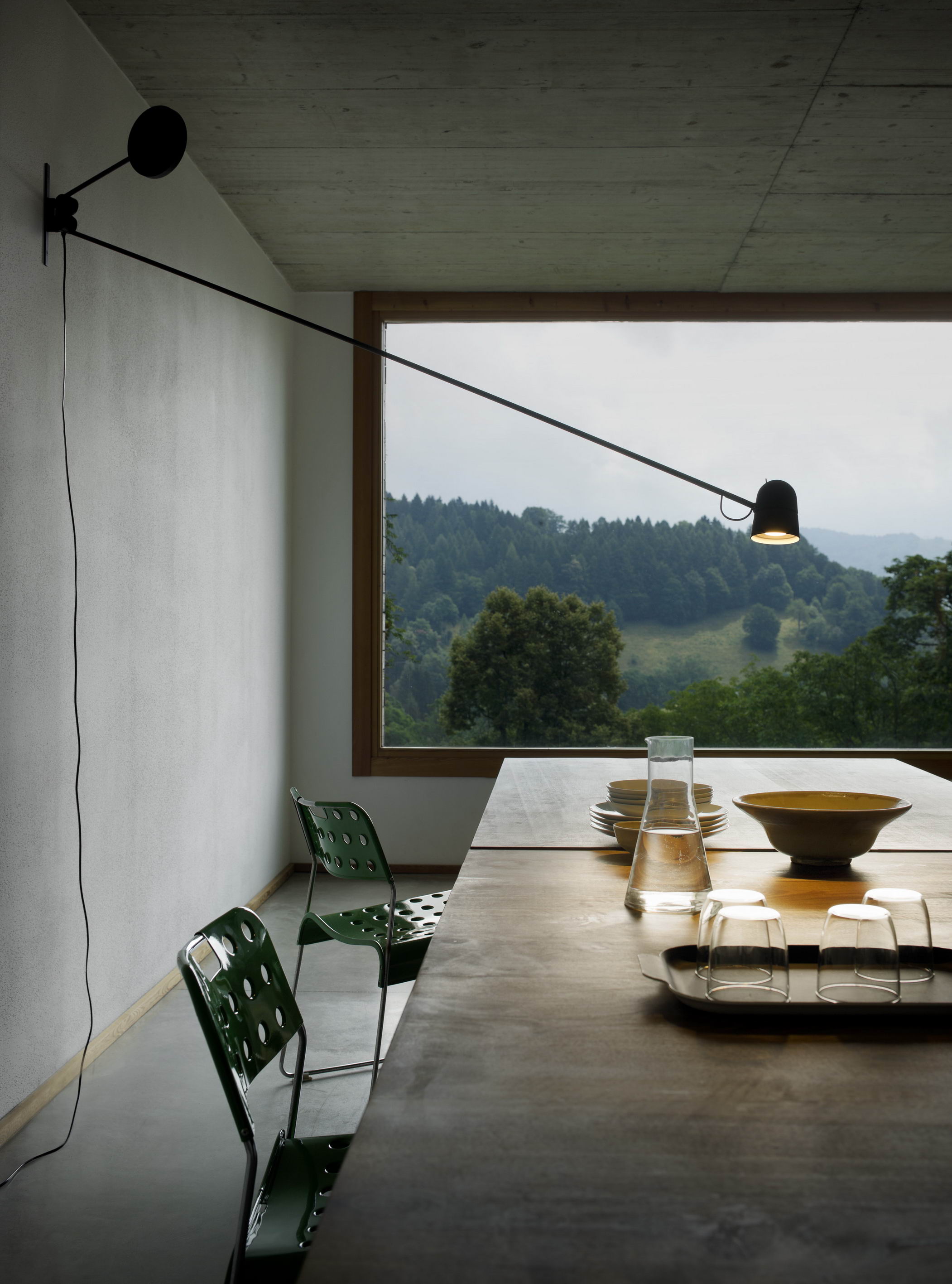D73N Counterbalance Wall Lamp white Luceplan