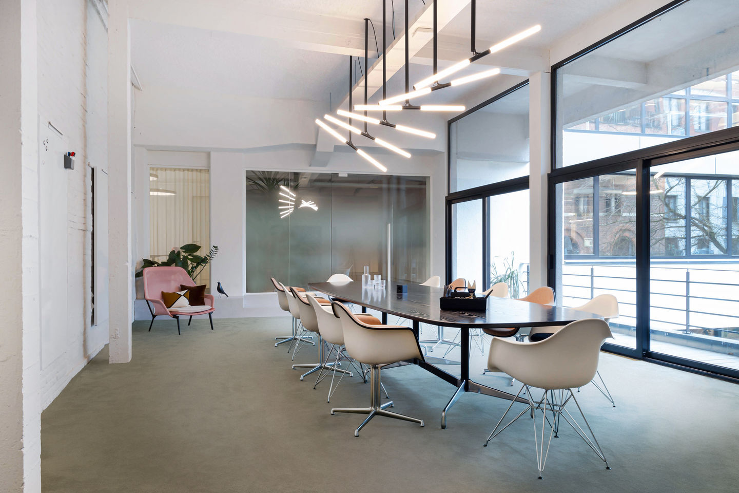 Eames Plastic Arm Chair DAL with seat cushion Vitra