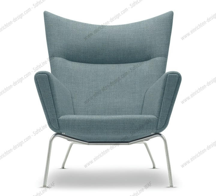 CH445 Wing Chair Sessel von Carl Hansen & Søn in blauem Stoff und Stahlgestell.
