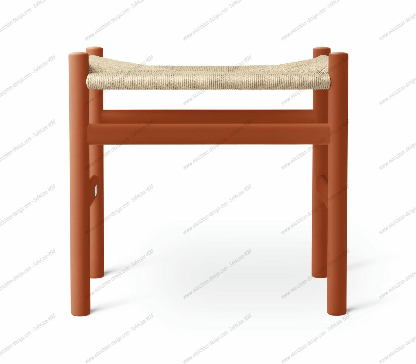 CH53 Hocker von Carl Hansen & Søn: Holzgestell in Terrakotta mit geflochtener Sitzfläche.